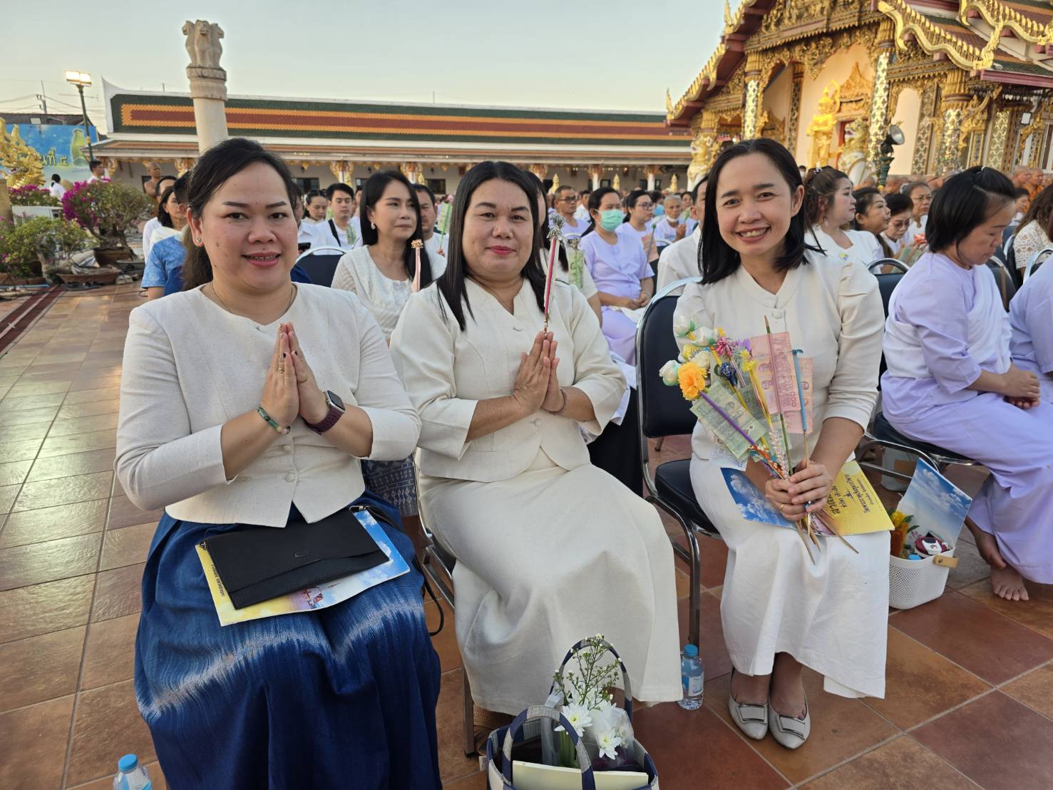 📢ผู้ว่าราชการจังหวัดสกลนคร นำพุทธศาสนิกชน ร่วมฟังธรรมเทศนา ทำวัตรสวดมนต์เย็น และเวียนเทียนเนื่องในวันมาฆบูชา ณ วัดพระธาตุเชิงชุมวรวิหาร จังหวัดสกลนคร