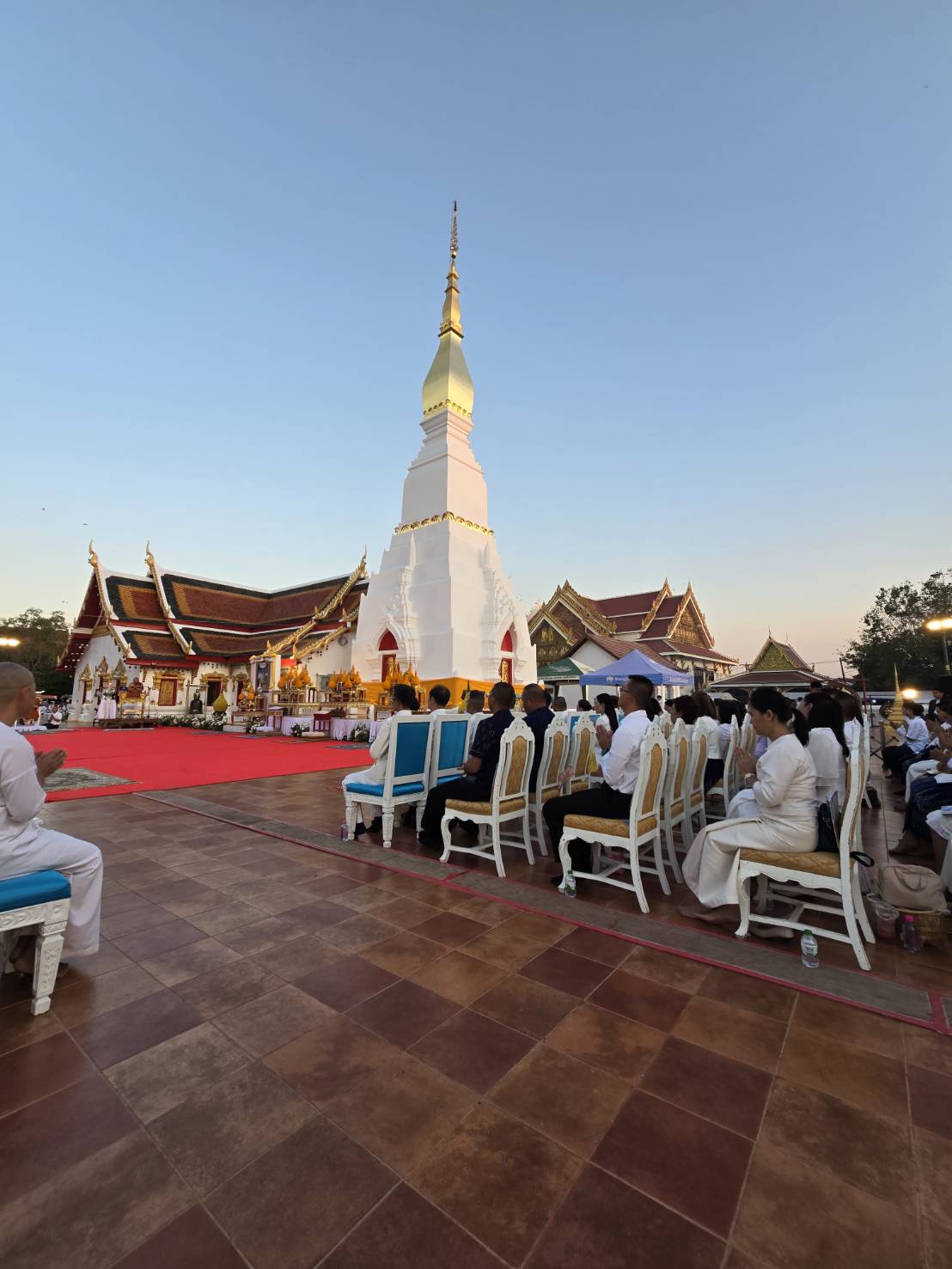 📢ผู้ว่าราชการจังหวัดสกลนคร นำพุทธศาสนิกชน ร่วมฟังธรรมเทศนา ทำวัตรสวดมนต์เย็น และเวียนเทียนเนื่องในวันมาฆบูชา ณ วัดพระธาตุเชิงชุมวรวิหาร จังหวัดสกลนคร