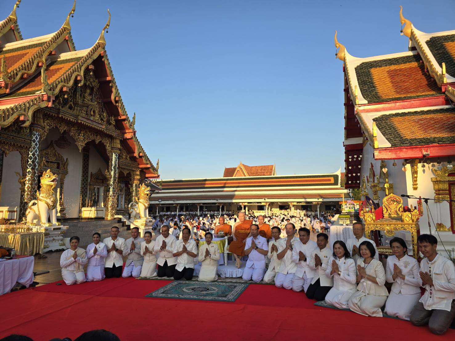 📢ผู้ว่าราชการจังหวัดสกลนคร นำพุทธศาสนิกชน ร่วมฟังธรรมเทศนา ทำวัตรสวดมนต์เย็น และเวียนเทียนเนื่องในวันมาฆบูชา ณ วัดพระธาตุเชิงชุมวรวิหาร จังหวัดสกลนคร
