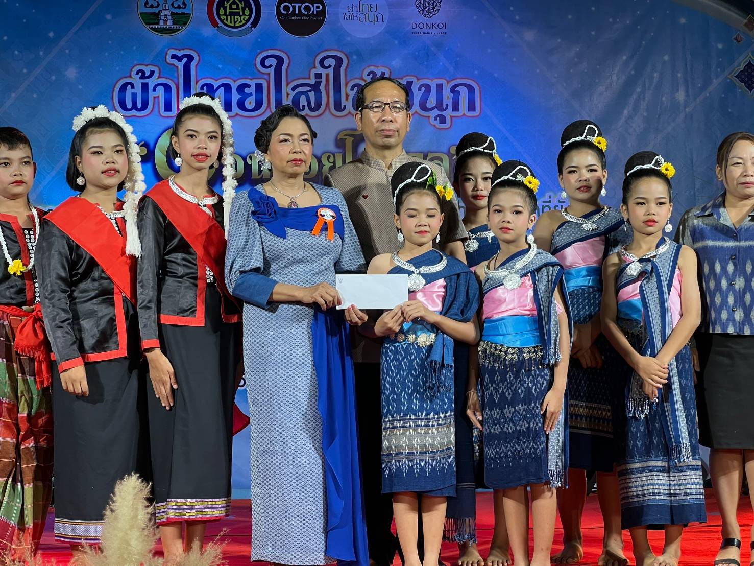 📢จังหวัดสกลนคร:จัดกิจกรรมการทดสอบตลาด และเผยแพร่การยกระดับมรดกแห่งภูมิปัญญา ดอนกอยโมเดล ภายใต้งาน “ผ้าไทย ใส่ให้สนุก”
