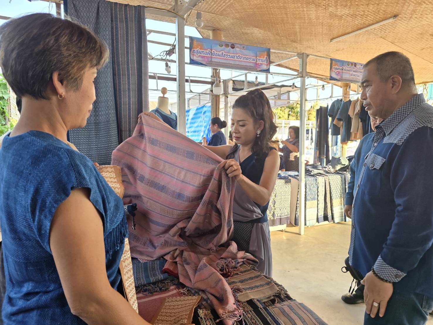 📢จังหวัดสกลนคร:จัดกิจกรรมการทดสอบตลาด และเผยแพร่การยกระดับมรดกแห่งภูมิปัญญา ดอนกอยโมเดล ภายใต้งาน “ผ้าไทย ใส่ให้สนุก”