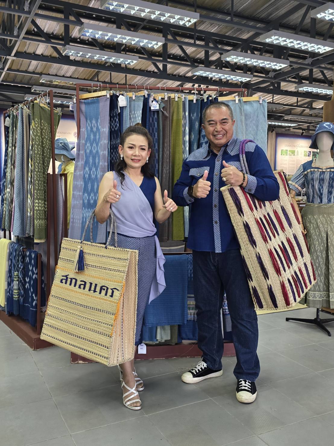 📢จังหวัดสกลนคร:จัดกิจกรรมการทดสอบตลาด และเผยแพร่การยกระดับมรดกแห่งภูมิปัญญา ดอนกอยโมเดล ภายใต้งาน “ผ้าไทย ใส่ให้สนุก”