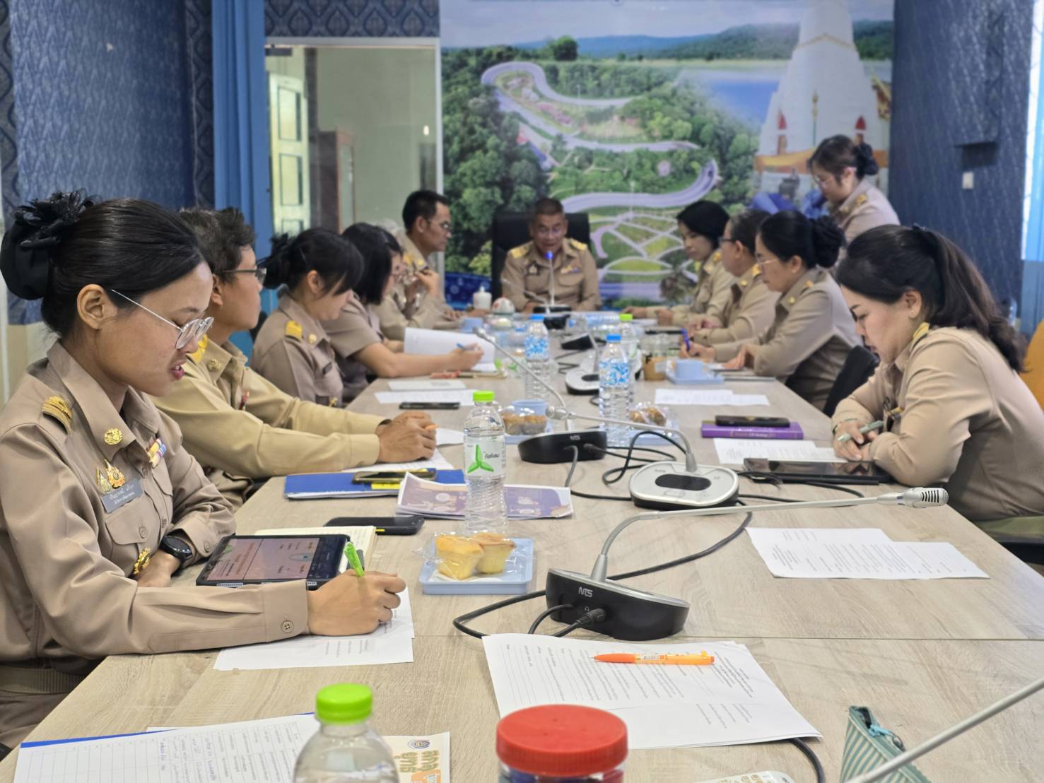 📢พช.สกลนคร : ประชุมขับเคลื่อนประเด็นเน้นย้ำของอธิบดีกรมการพัฒนาชุมชน ประจำปี ๒๕๖๘ และโครงการคัดเลือกหน่วยงานต้นแบบที่มีผลการปฏิบัติงานและนวัตกรรมดีเด่น ประจําปี พ.ศ. ๒๕๖๘