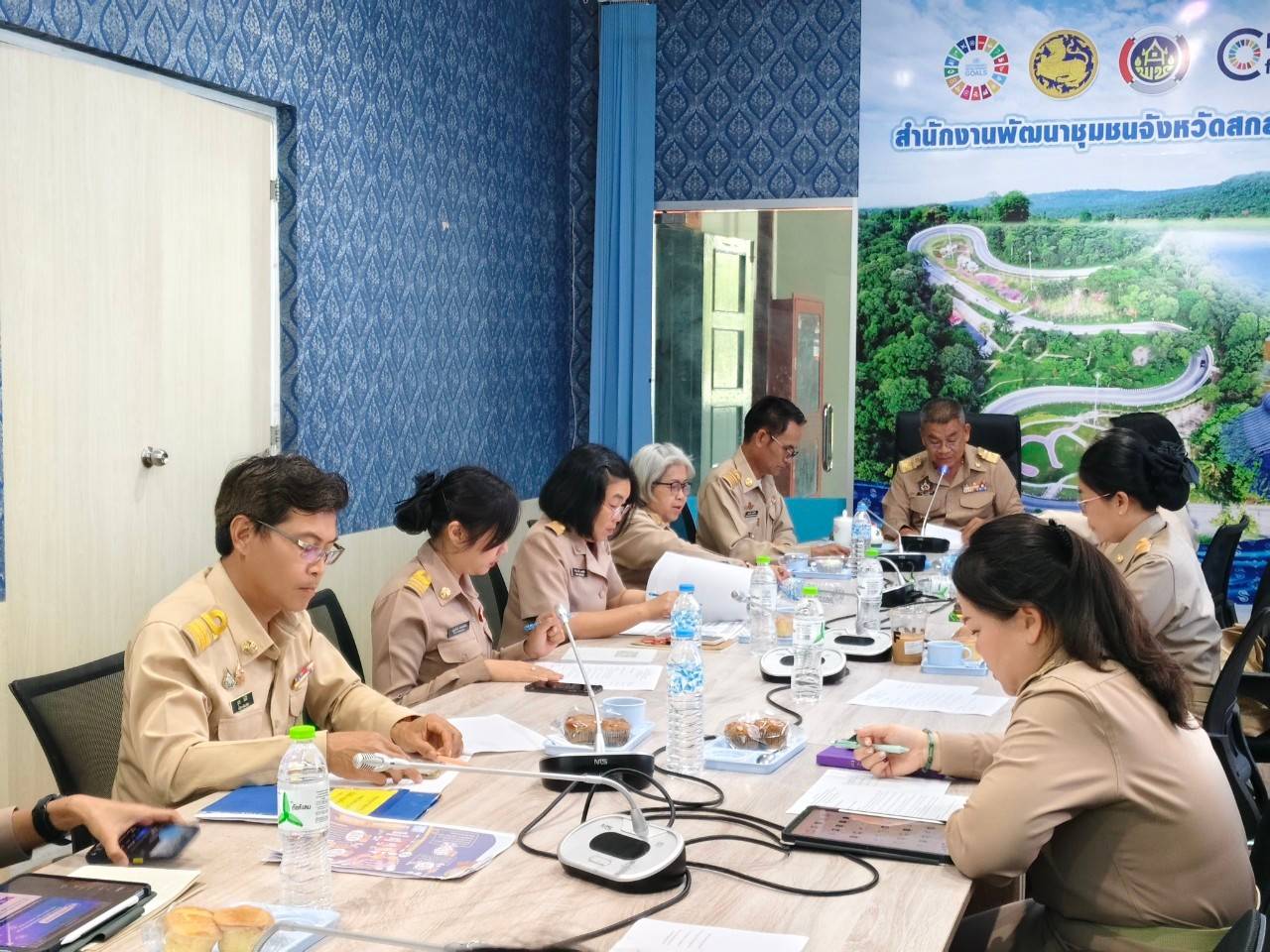 พช.สกลนคร ประชุมระดมความคิดในการขับเคลื่อนโครงการริเริ่มสร้างสรรค์ ประจำปี พ.ศ. 2568 วันที่ 17 กุมภาพันธ์ 2568 เวลา 13.20 น. ณ ห้องประชุมกองทุนพัฒนาบทบาทสตรีจังหวัดสกลนคร ชั้น 1 ศาลากลางจังหวัดสกลนคร (หลังเก่า)
