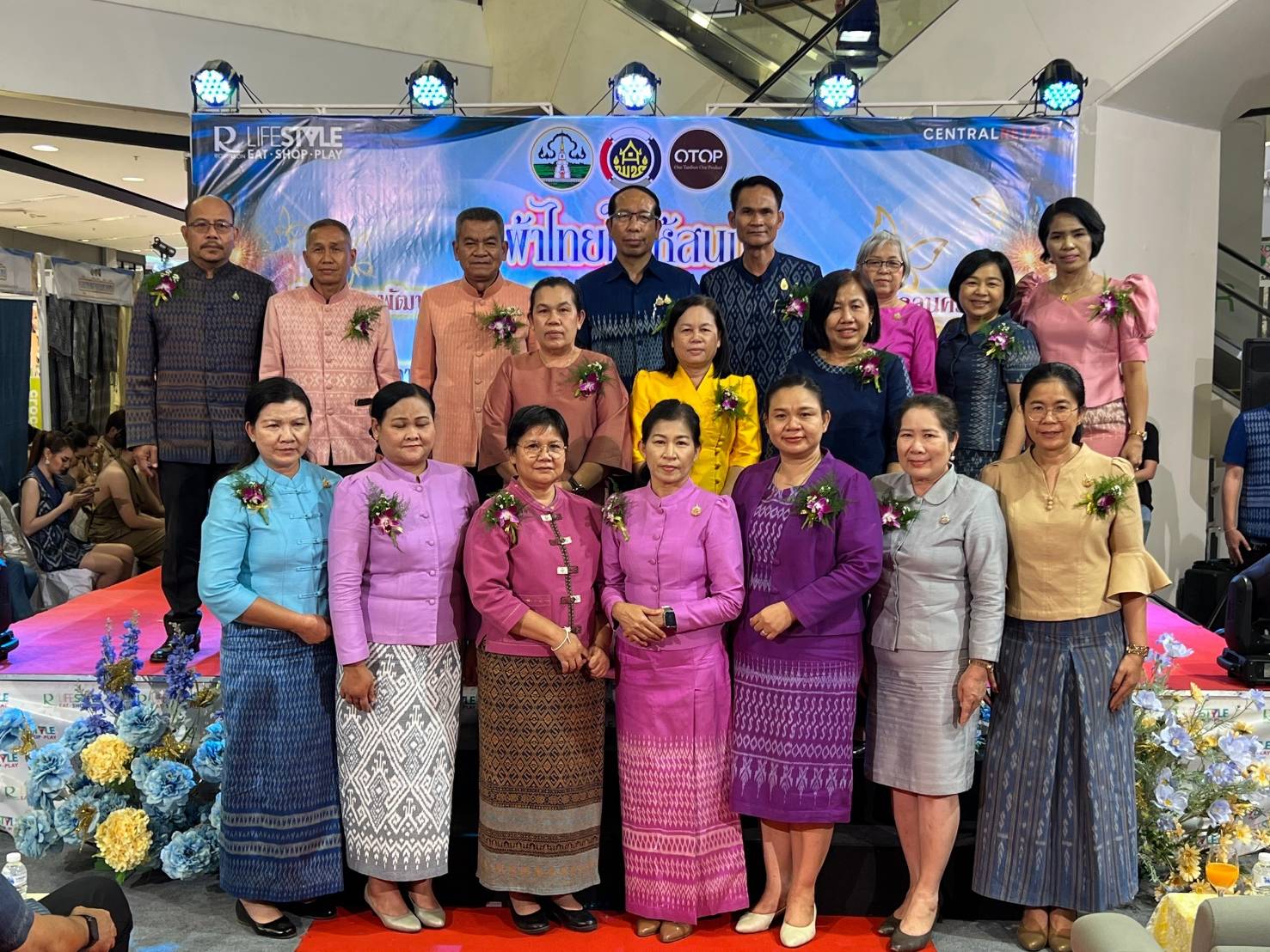 🎯จังหวัดสกลนคร : พัฒนาศักยภาพผู้ประกอบการทอผ้าด้วยเส้นไหมจังหวัดสกลนคร ตามพระราชปณิธาน สืบสาน รักษาและต่อยอด ในการยกระดับผ้าไทย ปี 2568