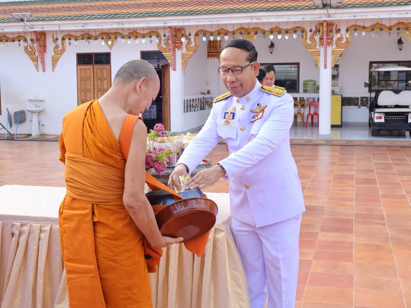 📢ผู้ว่าราชการจังหวัดสกลนคร นำพสกนิกรทุกหมู่เหล่า ร่วมพิธีสวดพระพุทธมนต์ ทำบุญตักบาตรถวายพระราชกุศล เนื่องในวันที่ระลึกพระบาทสมเด็จพระพุทธเลิศหล้านภาลัย ประจำปี 2568