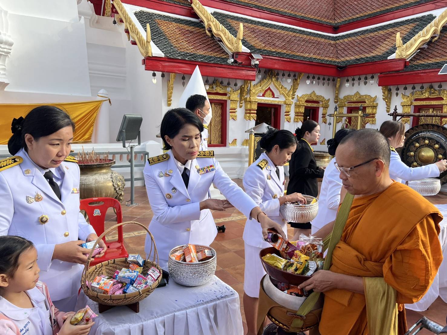 📢ผู้ว่าราชการจังหวัดสกลนคร นำพสกนิกรทุกหมู่เหล่า ร่วมพิธีสวดพระพุทธมนต์ ทำบุญตักบาตรถวายพระราชกุศล เนื่องในวันที่ระลึกพระบาทสมเด็จพระพุทธเลิศหล้านภาลัย ประจำปี 2568