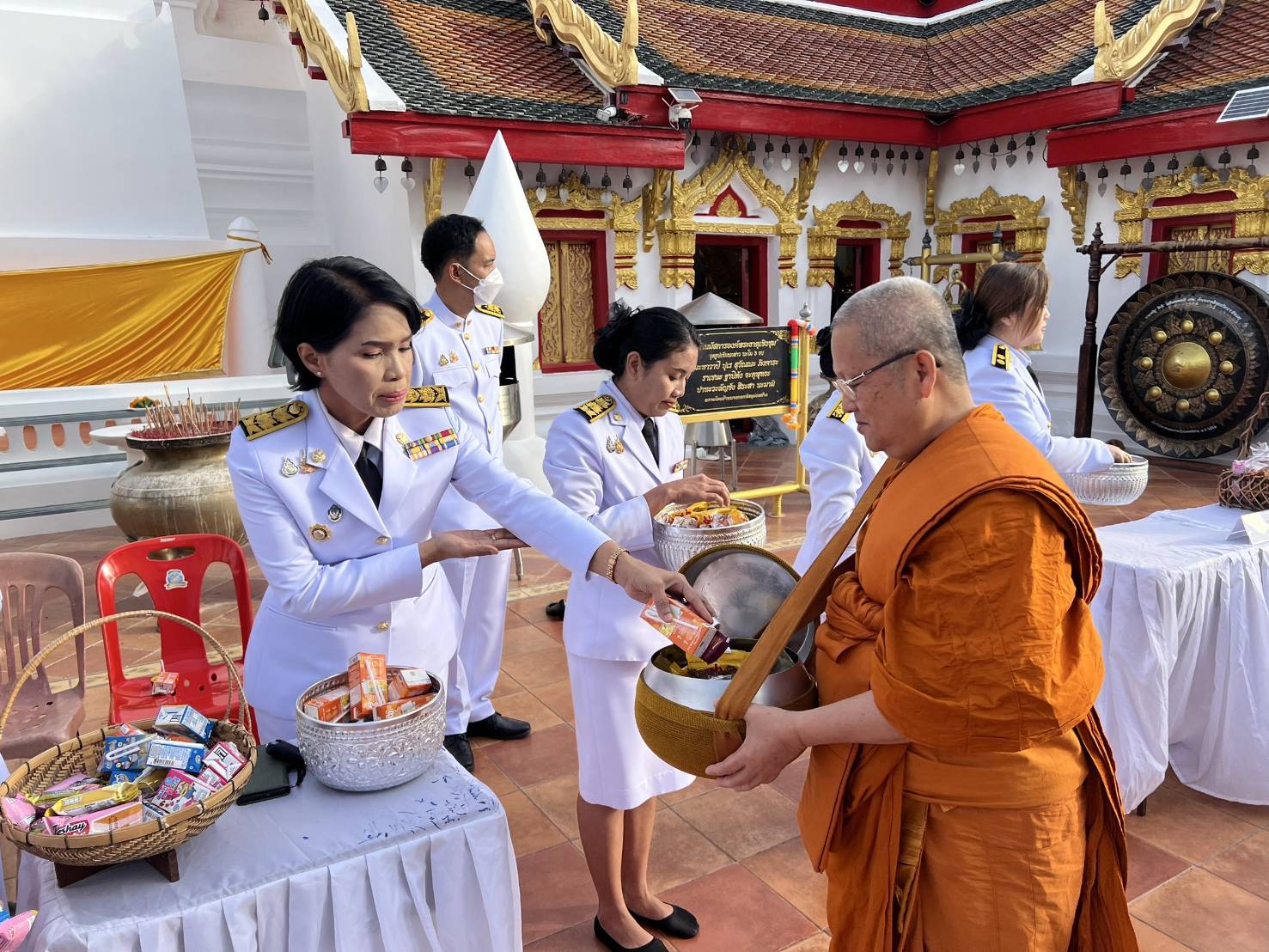 📢ผู้ว่าราชการจังหวัดสกลนคร นำพสกนิกรทุกหมู่เหล่า ร่วมพิธีสวดพระพุทธมนต์ ทำบุญตักบาตรถวายพระราชกุศล เนื่องในวันที่ระลึกพระบาทสมเด็จพระพุทธเลิศหล้านภาลัย ประจำปี 2568
