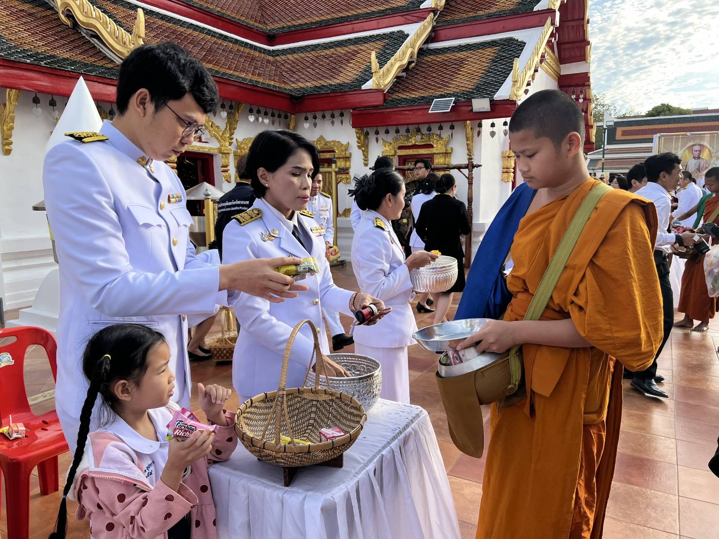 📢ผู้ว่าราชการจังหวัดสกลนคร นำพสกนิกรทุกหมู่เหล่า ร่วมพิธีสวดพระพุทธมนต์ ทำบุญตักบาตรถวายพระราชกุศล เนื่องในวันที่ระลึกพระบาทสมเด็จพระพุทธเลิศหล้านภาลัย ประจำปี 2568