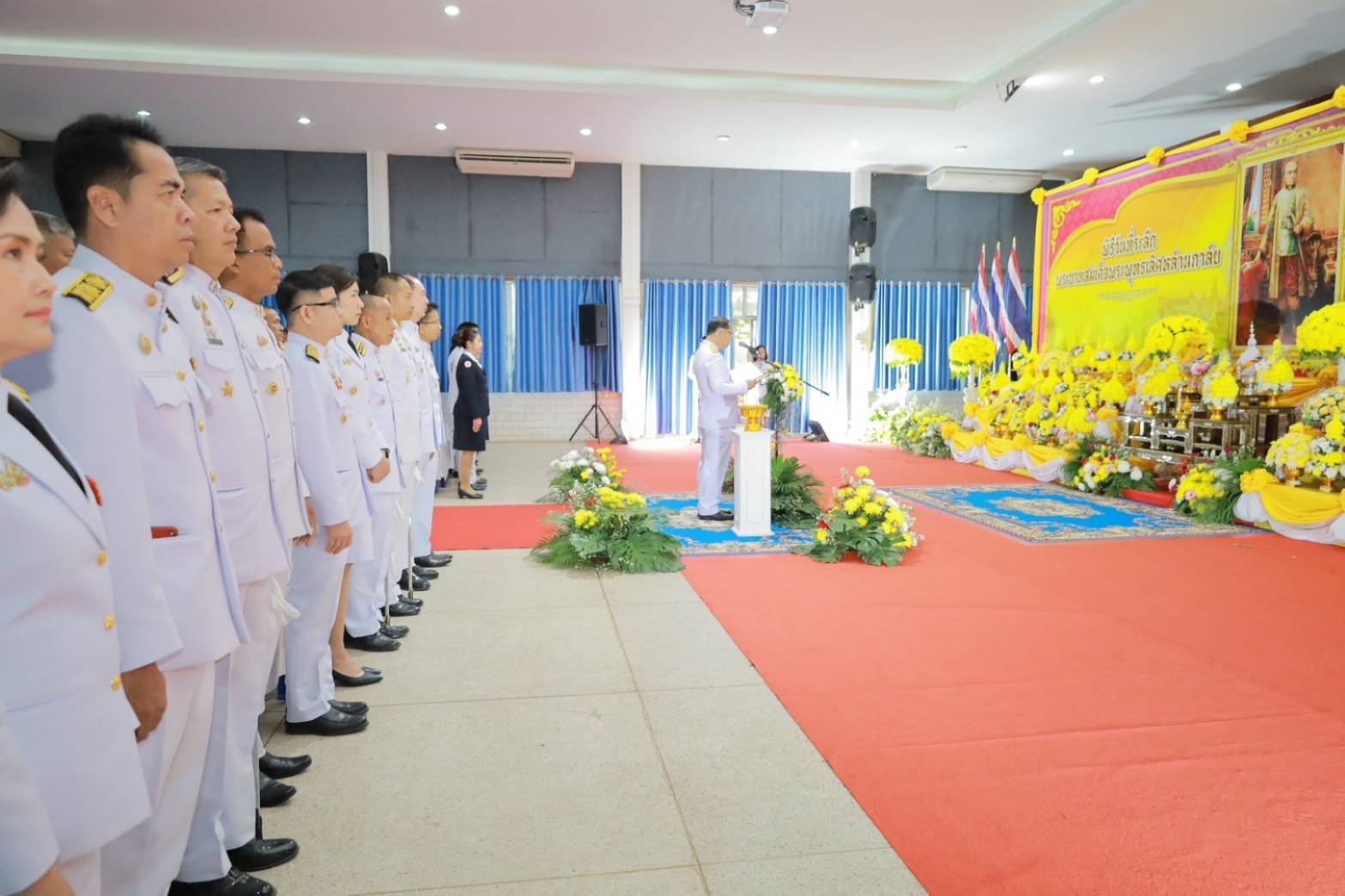 📢จังหวัดสกลนคร จัดพิธีถวายเครื่องราชสักการะ วางพุ่มดอกไม้สด และกล่าวถวายราชสดุดี เนื่องในวันที่ระลึกพระบาทสมเด็จพระพุทธเลิศหล้านภาลัย ประจำปี 2568 ครบ 258 ปี แห่งการเสด็จพระราชสมภพ