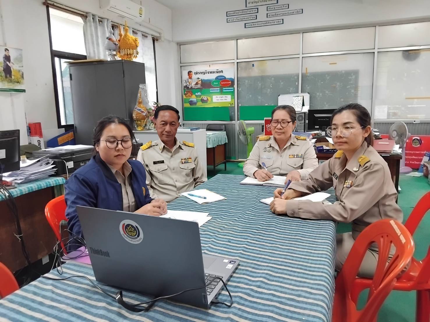 📢พช.สกลนคร : ร่วมประชุมฝึกอบรมการใช้งานระบบโปรแกรมบันทึกและประมวลผลข้อมูล (จปฐ.)และ ข้อมูลพื้นฐานระดับหมู่บ้าน (กชช.2ค) ปี 2568 ผ่านระบบวีดิทัศน์ทางไกล (Video Conference)