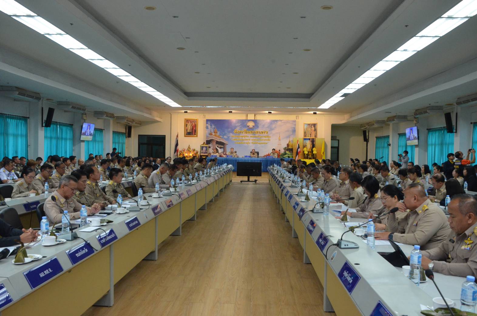 🏘พช.สกลนคร : ร่วมการประชุมคณะกรมการจังหวัดและหัวหน้าส่วนราชการประจำจังหวัดสกลนคร ประจำเดือน กุมภาพันธ์ 2568