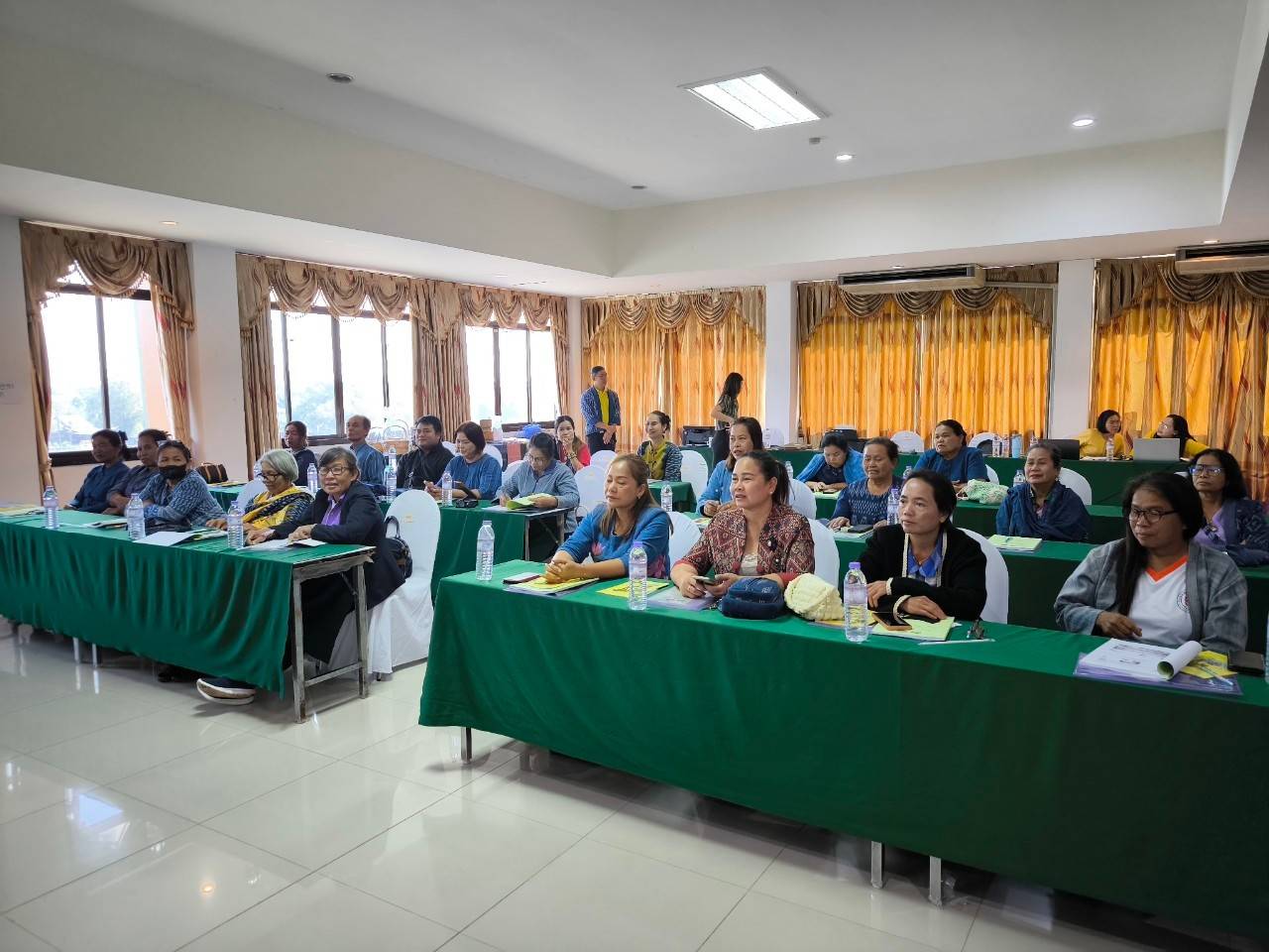 📢พช.สกลนคร : ติดอาวุธ ผู้ประกอบการ OTOP กลุ่มปรับตัวสู่การพัฒนา (Quadrant D) ให้มีคุณภาพมาตรฐานและเพิ่มช่องทางการตลาด