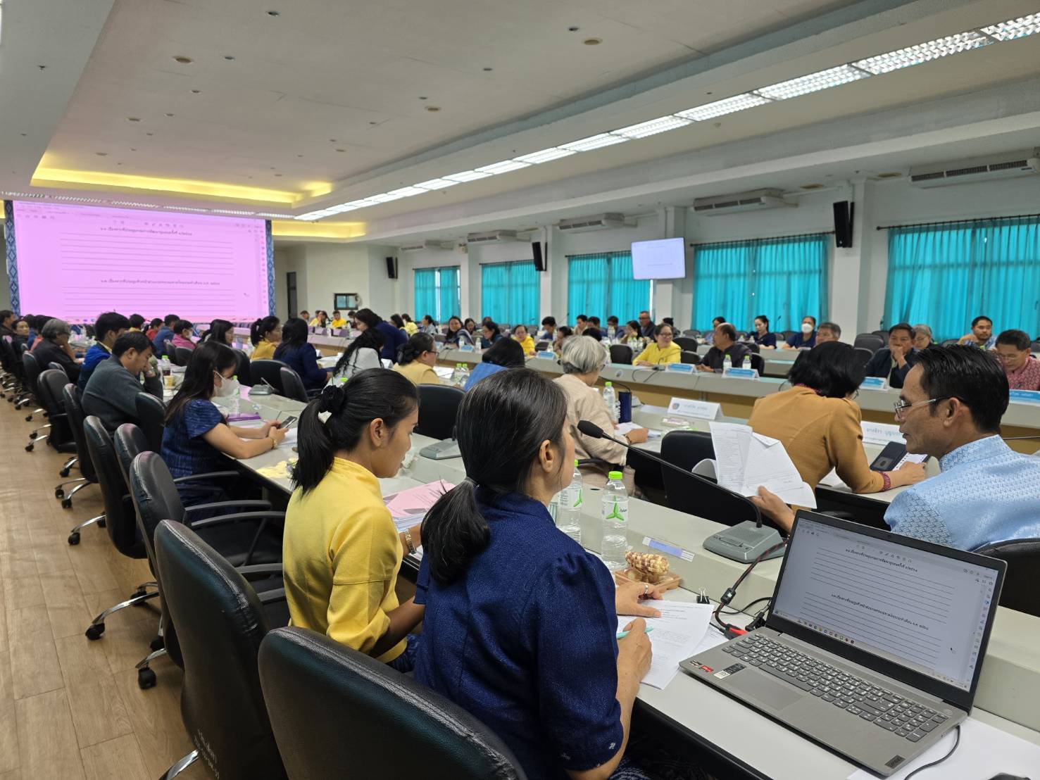 พช.สกลนคร ประชุมขับเคลื่อนตัวชี้วัด มุ่งสู่เป้าหมาย”ความสุข ความสำเร็จ พัฒนาคุณภาพชีวิตประชาชน”
