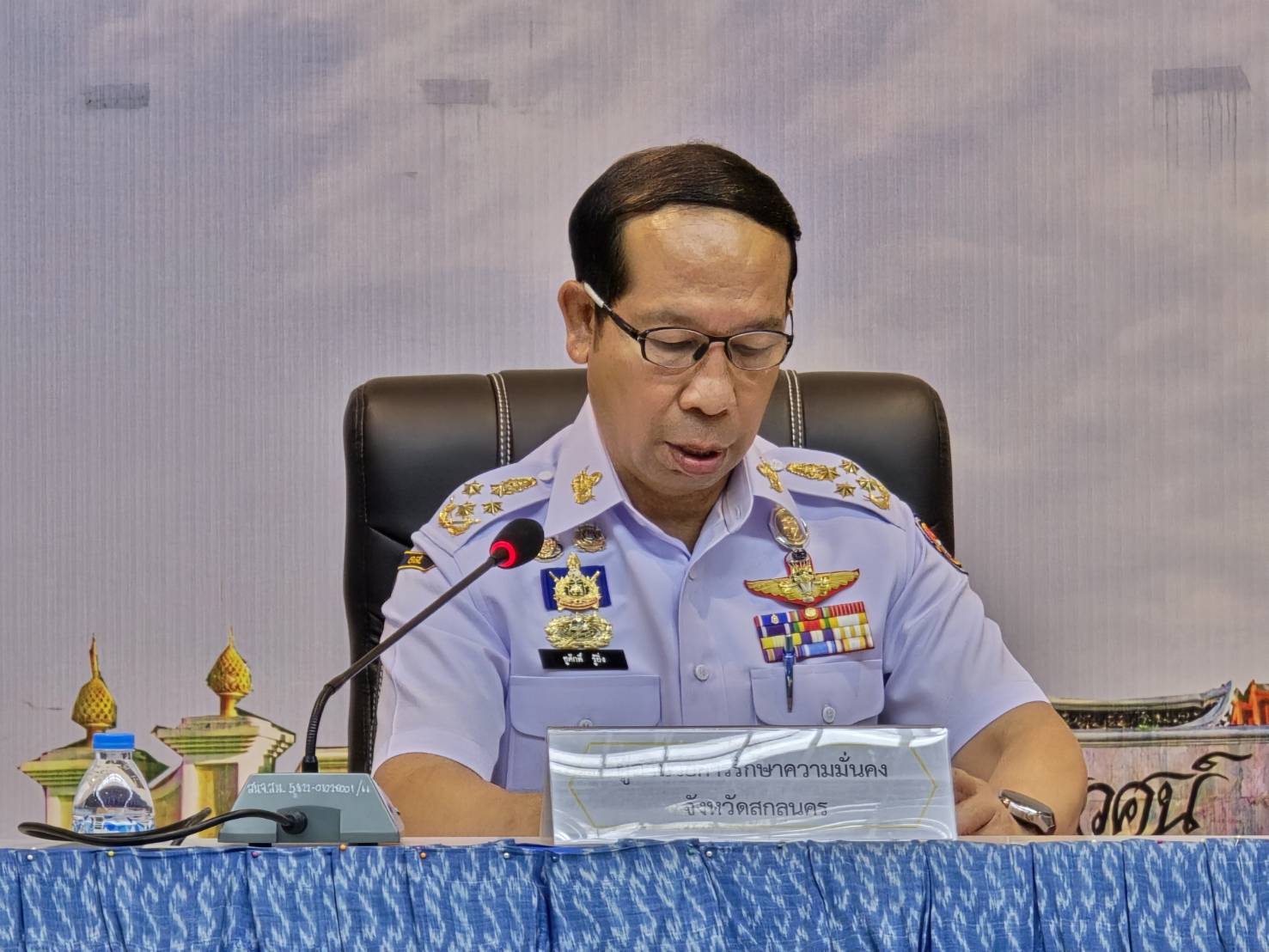 🎯จังหวัดสกลนคร : ประชุมขับเคลื่อนแผนปฏิบัติงานฯ ตาม พ.ร.บ.รักษาความมั่นคงภายในราชอาณาจักร ปี 2568 ป้องปราม ควบคุม รณรงค์งดเผา แก้ปัญหาฝุ่น PM 2.5 และยาเสพติด