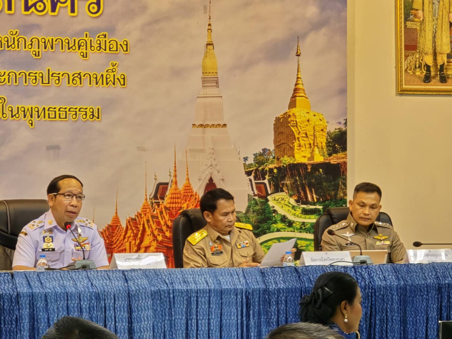 🎯จังหวัดสกลนคร : ประชุมขับเคลื่อนแผนปฏิบัติงานฯ ตาม พ.ร.บ.รักษาความมั่นคงภายในราชอาณาจักร ปี 2568 ป้องปราม ควบคุม รณรงค์งดเผา แก้ปัญหาฝุ่น PM 2.5 และยาเสพติด