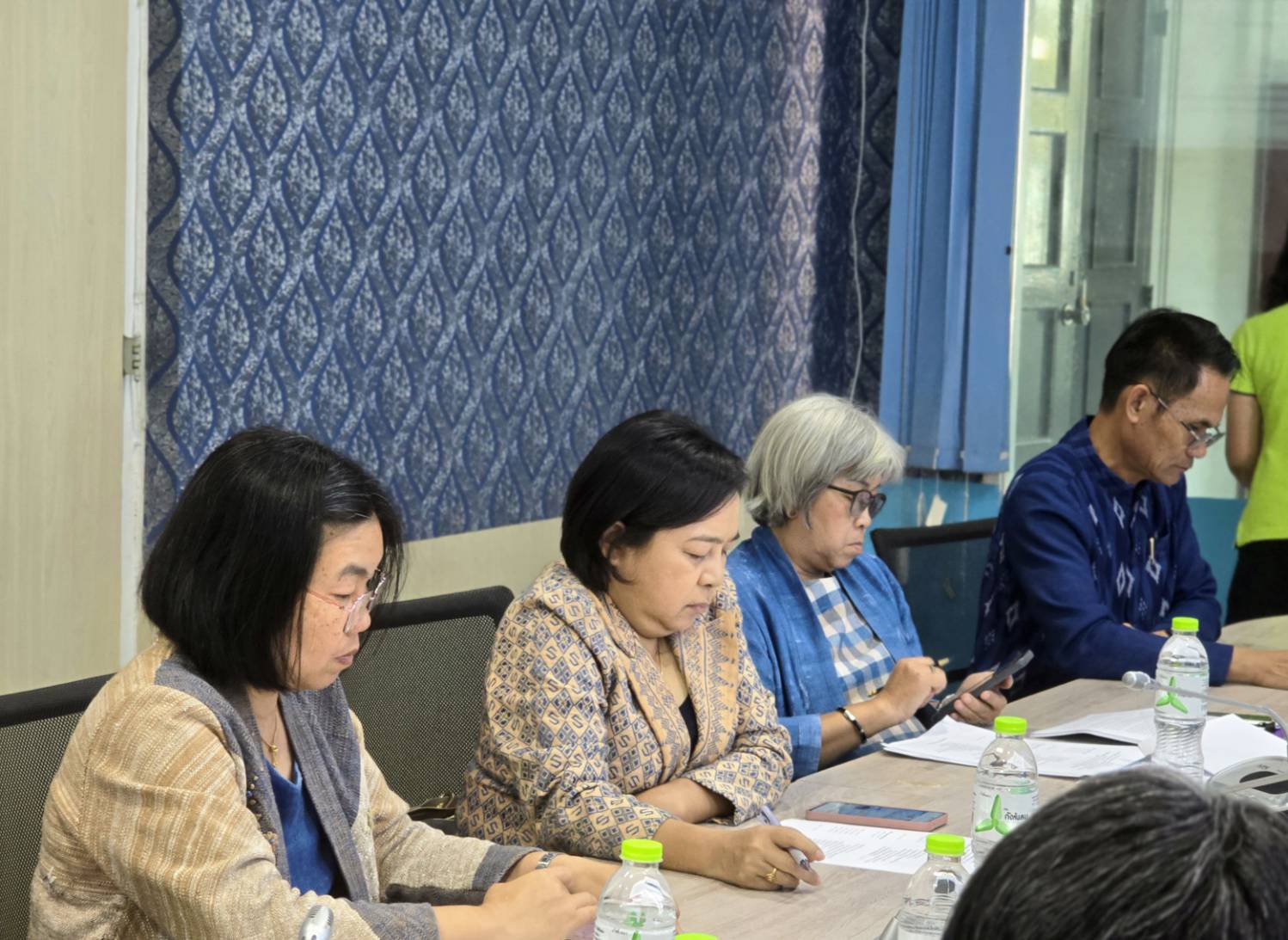 พช.สกลนคร : ประชุมเตรียมความพร้อมขับเคลื่อนโครงการยกระดับมรดกแห่งภูมิปัญญา ดอนกอยโมเดล สู่การพัฒนาที่ยั่งยืน กิจกรรม ทดสอบตลาดและเผยแพร่การยกระดับมรดกแห่งภูมิปัญญา ดอนกอยโมเดล และกิจกรรมเครือข่าย OTOP “ผ้าไทย ใส่ให้สนุก”