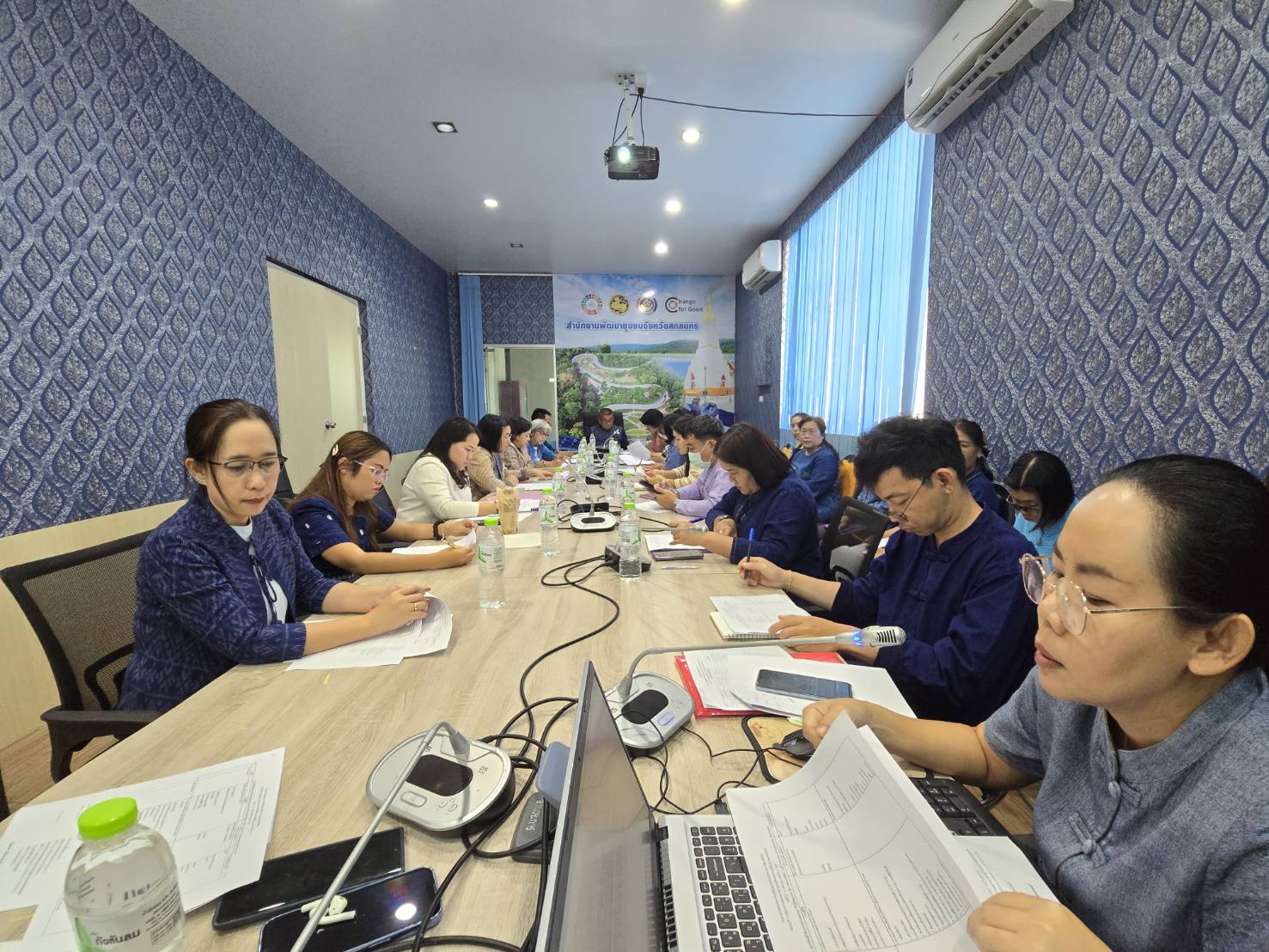 พช.สกลนคร : ประชุมเตรียมความพร้อมขับเคลื่อนโครงการยกระดับมรดกแห่งภูมิปัญญา ดอนกอยโมเดล สู่การพัฒนาที่ยั่งยืน กิจกรรม ทดสอบตลาดและเผยแพร่การยกระดับมรดกแห่งภูมิปัญญา ดอนกอยโมเดล และกิจกรรมเครือข่าย OTOP “ผ้าไทย ใส่ให้สนุก”