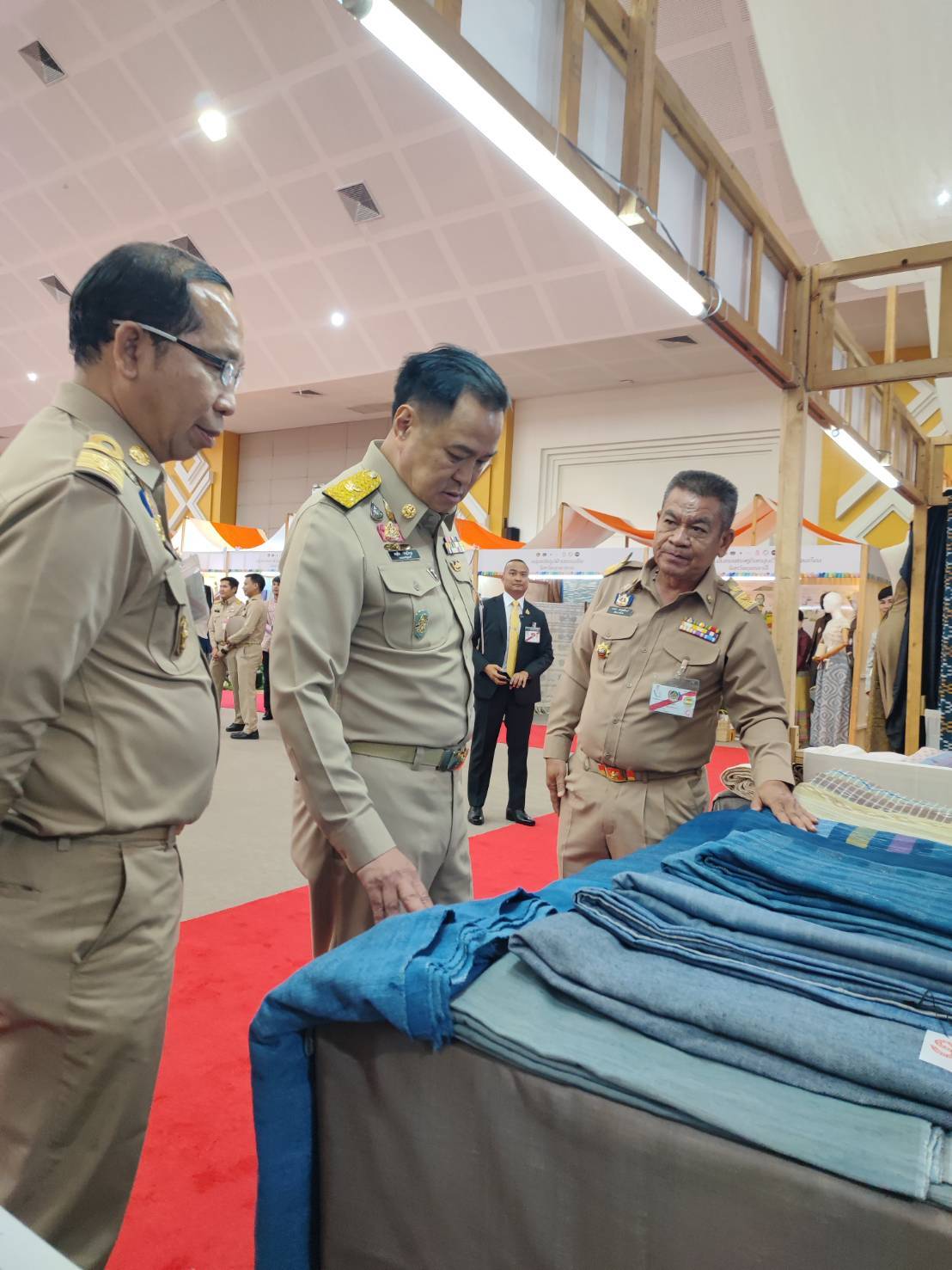📢 สมเด็จพระเจ้าลูกเธอ เจ้าฟ้าสิริวัณณวรี นารีรัตนราชกัญญา เสด็จทอดพระเนตรนิทรรศการ และการจัดแสดงผลงานภูมิปัญญาผ้าไทย และงานหัตถกรรมชุมชน ภาคตะวันออกเฉียงเหนือ ณ หอประชุมอเนกประสงค์ อาคารกิจกรรมนักศึกษา และทรงเปิดพิพิธภัณฑ์ผ้าอีสาน ISAN TEXTILE MUSEUM ศูนย์ออกแบบสร้างสรรค์ผ้าและสิ่งทอ FTCDC มหาวิทยาลัยราชภัฏอุดรธานี