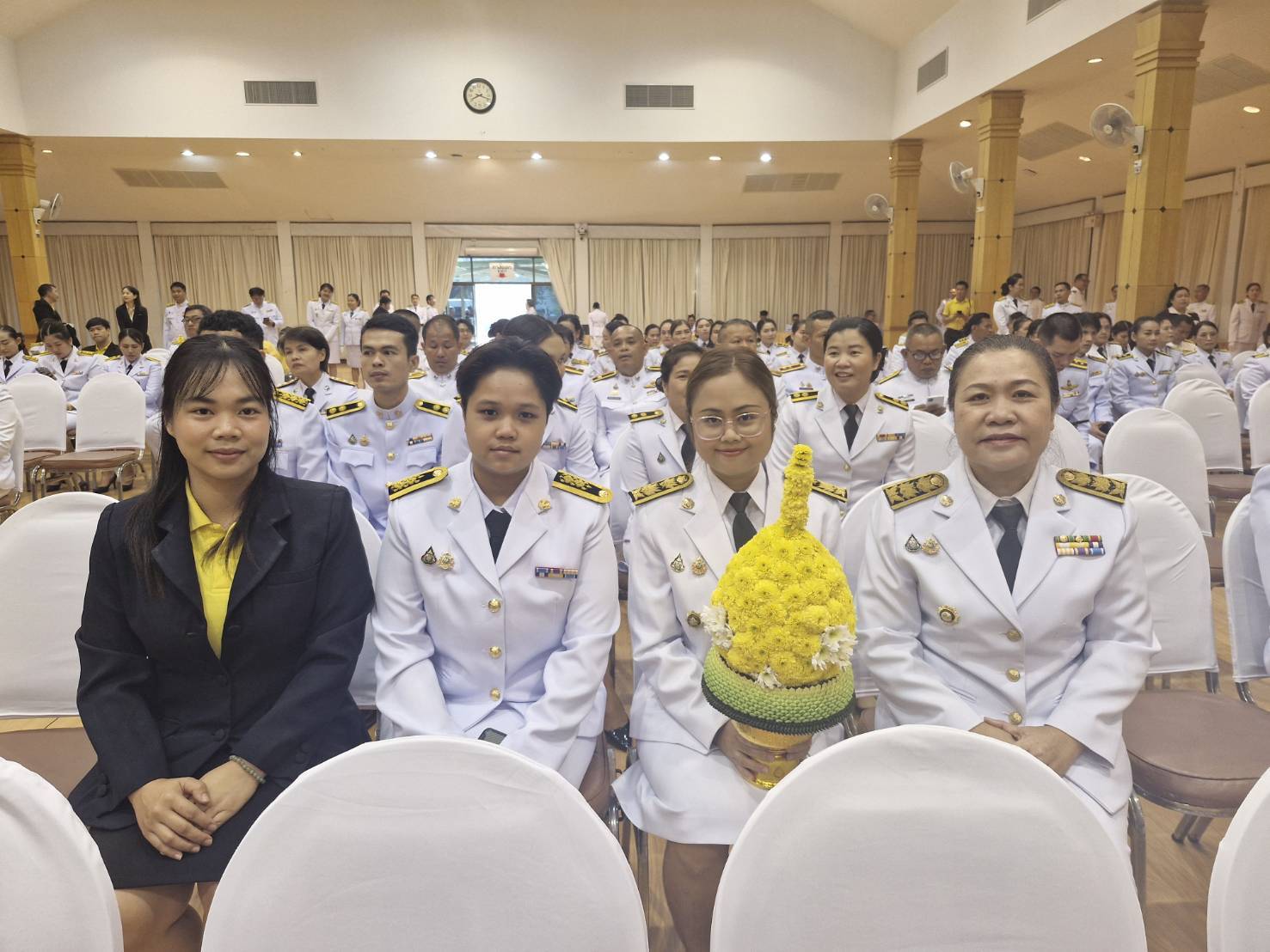 📢ผู้ว่าราชการจังหวัดสกลนคร นำทุกภาคส่วนถวายราชสักการะ และวางพานพุ่มดอกไม้ เนื่องในวันมาตรฐานฝีมือแรงงานแห่งชาติ ประจำปี 2568 น้อมรำลึกในพระมหากรุณาธิคุณ พระบาทสมเด็จพระบรมชนกาธิเบศร มหาภูมิพลอดุลยเดชมหาราช บรมนาถบพิตร “พระบิดาแห่งมาตรฐานการช่างไทย”