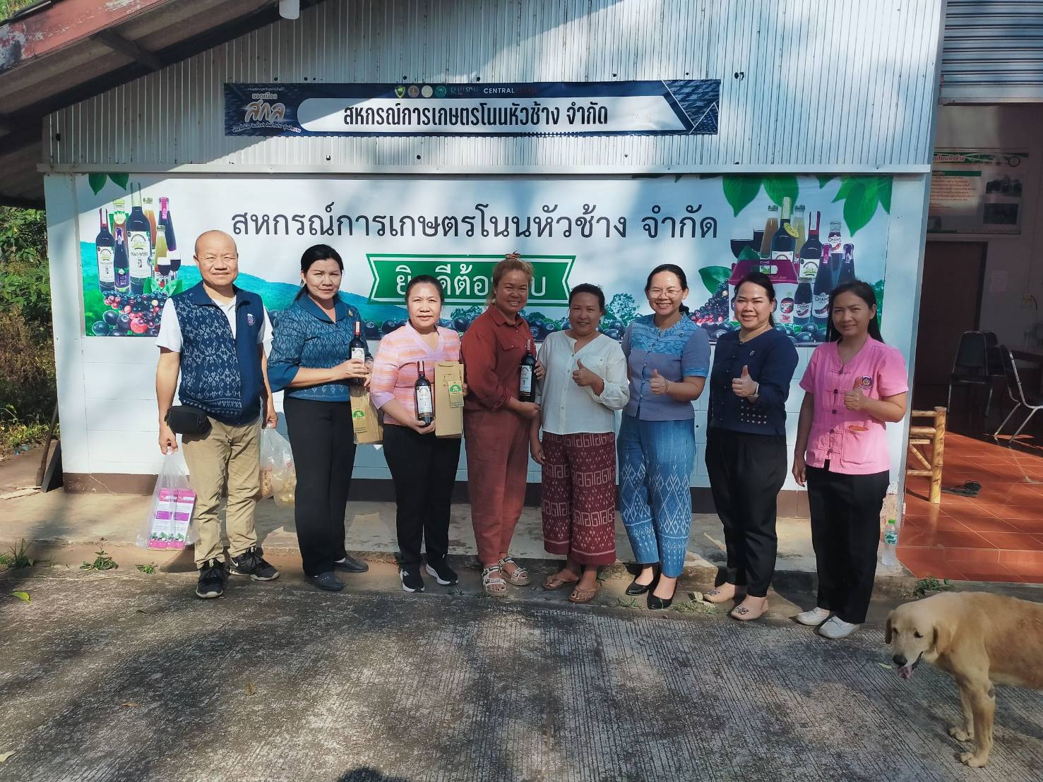 📢พช.สกลนคร : ลงพื้นที่ติดตามสนับสนุนการดำเนินงานของคณะกรรมการเครือข่าย กลุ่มอาชีพ และผู้ผลิต ผู้ประกอบการ หนึ่งตำบล หนึ่งผลิตภัณฑ์ ตามโครงการพัฒนาศักยภาพเครือข่ายกลุ่มอาชีพ และผู้ผลิต ผู้ประกอบการ หนึ่งตำบล หนึ่งผลิตภัณฑ์ ระดับจังหวัด