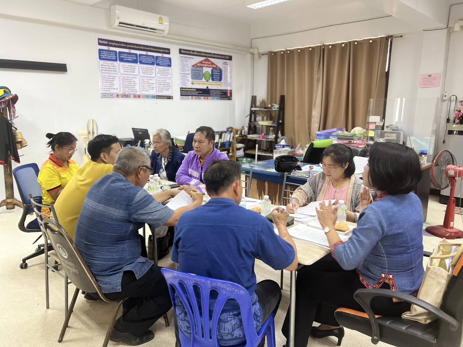 📢พช.สกลนคร : ลงพื้นที่ติดตามสนับสนุนการดำเนินงานของคณะกรรมการเครือข่าย กลุ่มอาชีพ และผู้ผลิต ผู้ประกอบการ หนึ่งตำบล หนึ่งผลิตภัณฑ์ ตามโครงการพัฒนาศักยภาพเครือข่ายกลุ่มอาชีพ และผู้ผลิต ผู้ประกอบการ หนึ่งตำบล หนึ่งผลิตภัณฑ์ ระดับจังหวัด และการดำเนินงานโครงการศูนย์จัดการกองทุนชุมชน