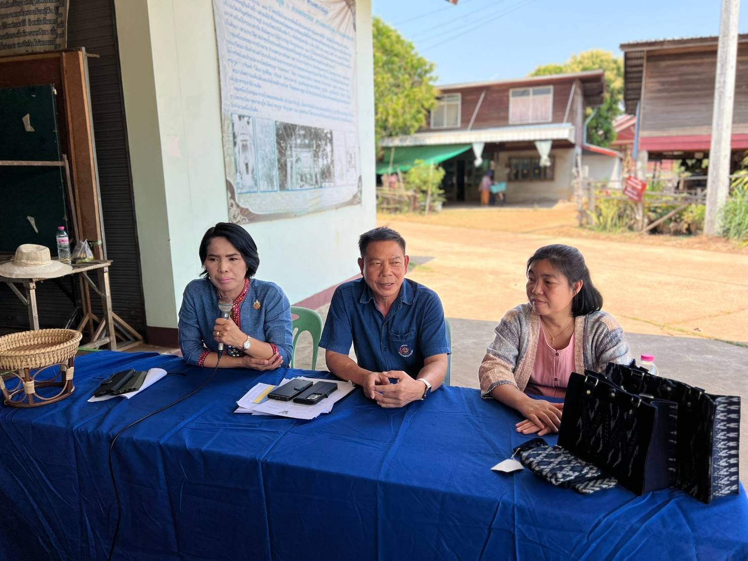 📢พช.สกลนคร : ลงพื้นที่ติดตามสนับสนุนการดำเนินงานของคณะกรรมการเครือข่าย กลุ่มอาชีพ และผู้ผลิต ผู้ประกอบการ หนึ่งตำบล หนึ่งผลิตภัณฑ์ ตามโครงการพัฒนาศักยภาพเครือข่ายกลุ่มอาชีพ และผู้ผลิต ผู้ประกอบการ หนึ่งตำบล หนึ่งผลิตภัณฑ์ ระดับจังหวัด และการดำเนินงานโครงการศูนย์จัดการกองทุนชุมชน