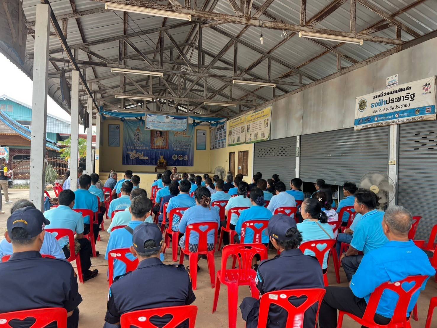 📢ผู้ว่าราชการจังหวัดสกลนครลงพื้นที่ตรวจติดตามความก้าวหน้าในการขับเคลื่อนงานกองทุนหมู่บ้านกองทุนแม่ของแผ่นดิน เพื่อเสริมความเข้มแข็งหมู่บ้าน/ชุมชน สู่การเป็นพื้นที่ปลอดภัยจากยาเสพติดอย่างยั่งยืน