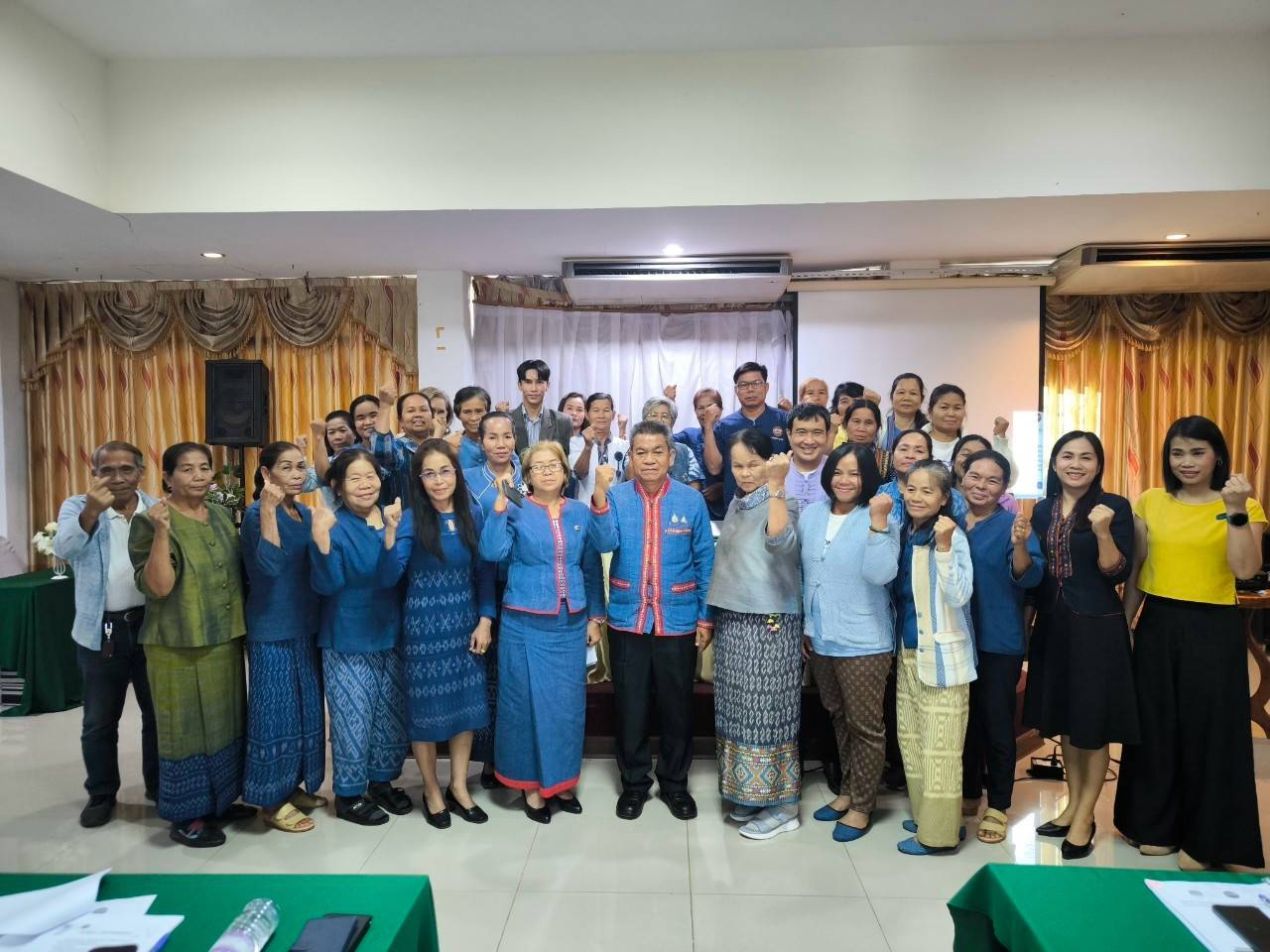 📢พช.สกลนคร พัฒนาศักยภาพผู้ประกอบการ OTOP ยกระดับผ้าทอสกลนคร เพื่อรองรับการแข่งขันด้านการค้าการลงทุน 📢