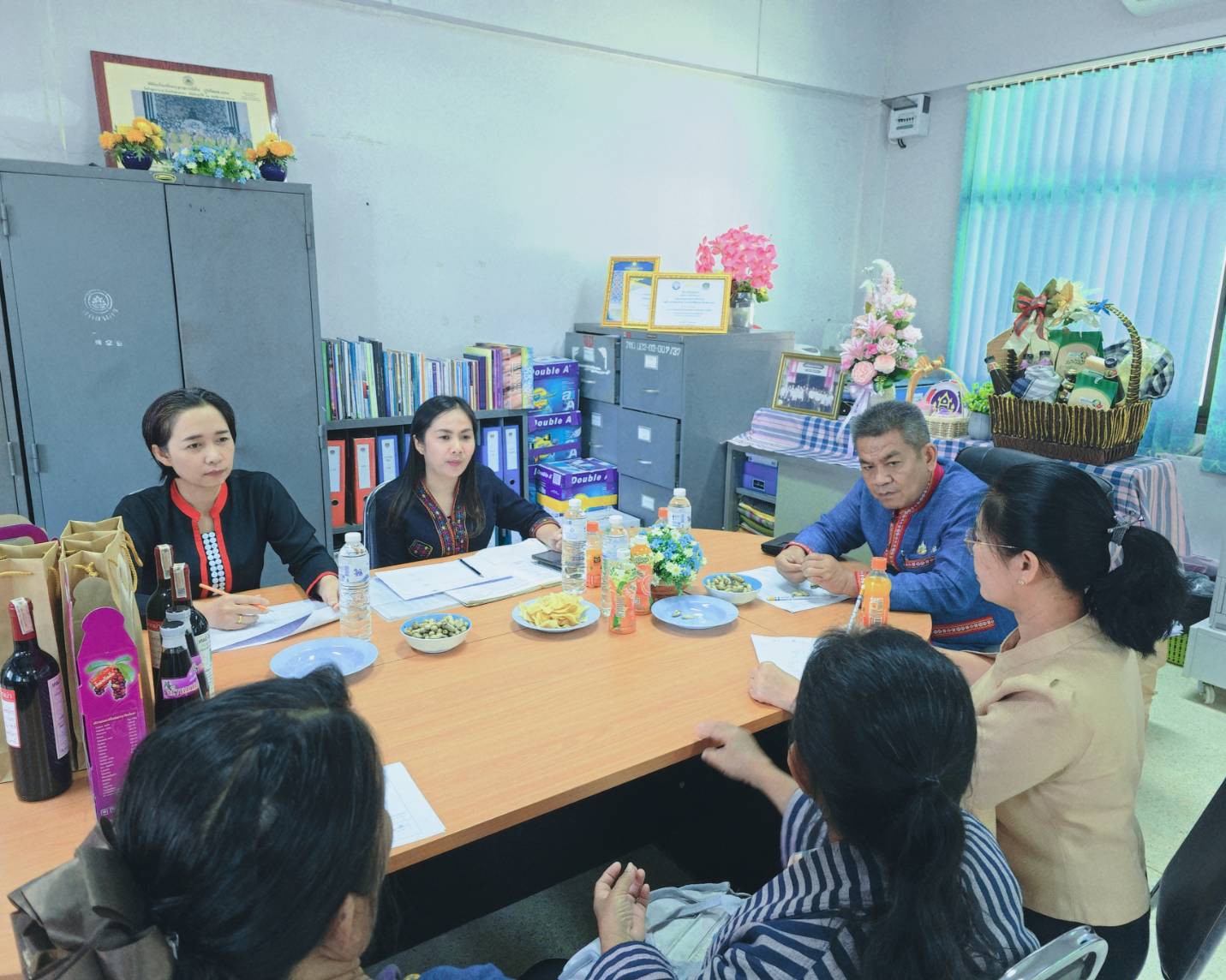 📢พช.สกลนคร : ลงพื้นที่ติดตามสนับสนุนการดำเนินงานของคณะกรรมการเครือข่าย กลุ่มอาชีพ และผู้ผลิต ผู้ประกอบการ หนึ่งตำบล หนึ่งผลิตภัณฑ์ ตามโครงการพัฒนาศักยภาพเครือข่ายกลุ่มอาชีพ และผู้ผลิต ผู้ประกอบการ หนึ่งตำบล หนึ่งผลิตภัณฑ์ ระดับจังหวัด