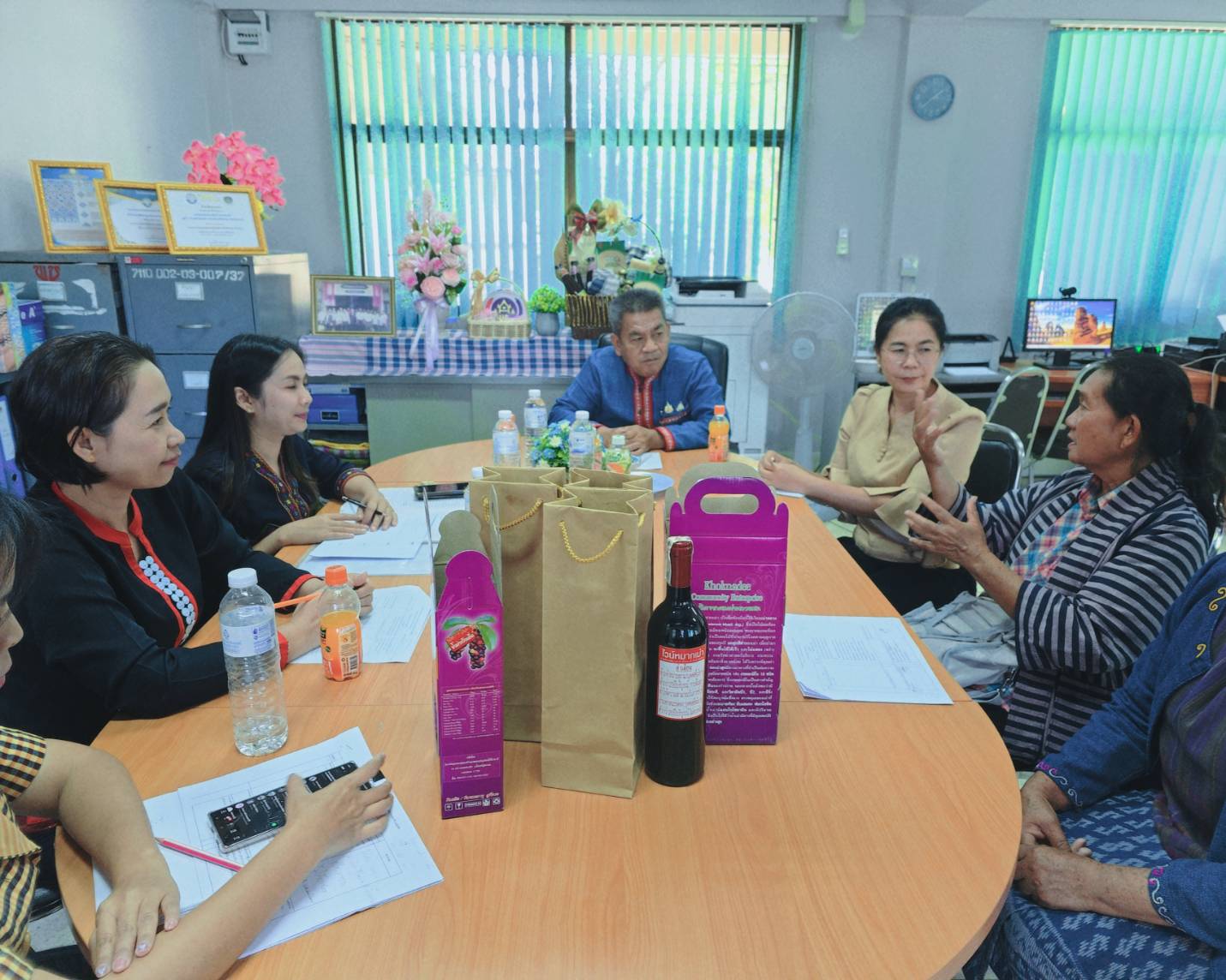 📢พช.สกลนคร : ลงพื้นที่ติดตามสนับสนุนการดำเนินงานของคณะกรรมการเครือข่าย กลุ่มอาชีพ และผู้ผลิต ผู้ประกอบการ หนึ่งตำบล หนึ่งผลิตภัณฑ์ ตามโครงการพัฒนาศักยภาพเครือข่ายกลุ่มอาชีพ และผู้ผลิต ผู้ประกอบการ หนึ่งตำบล หนึ่งผลิตภัณฑ์ ระดับจังหวัด