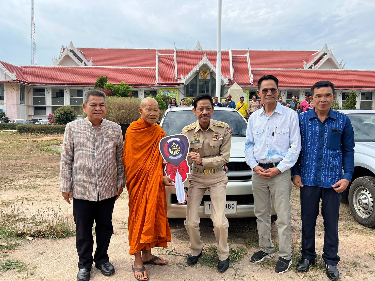 📢จังหวัดสกลนคร:มอบรถยนต์ราชการ เพื่อส่งเสริมและสนับ สนุนการพัฒนาชุมชนให้มีความเข้มแข็งและยั่งยืนแก่หน่วยงานภาคีเครือข่ายการพัฒนา ในเขตพื้นที่จังหวัดสกลนคร