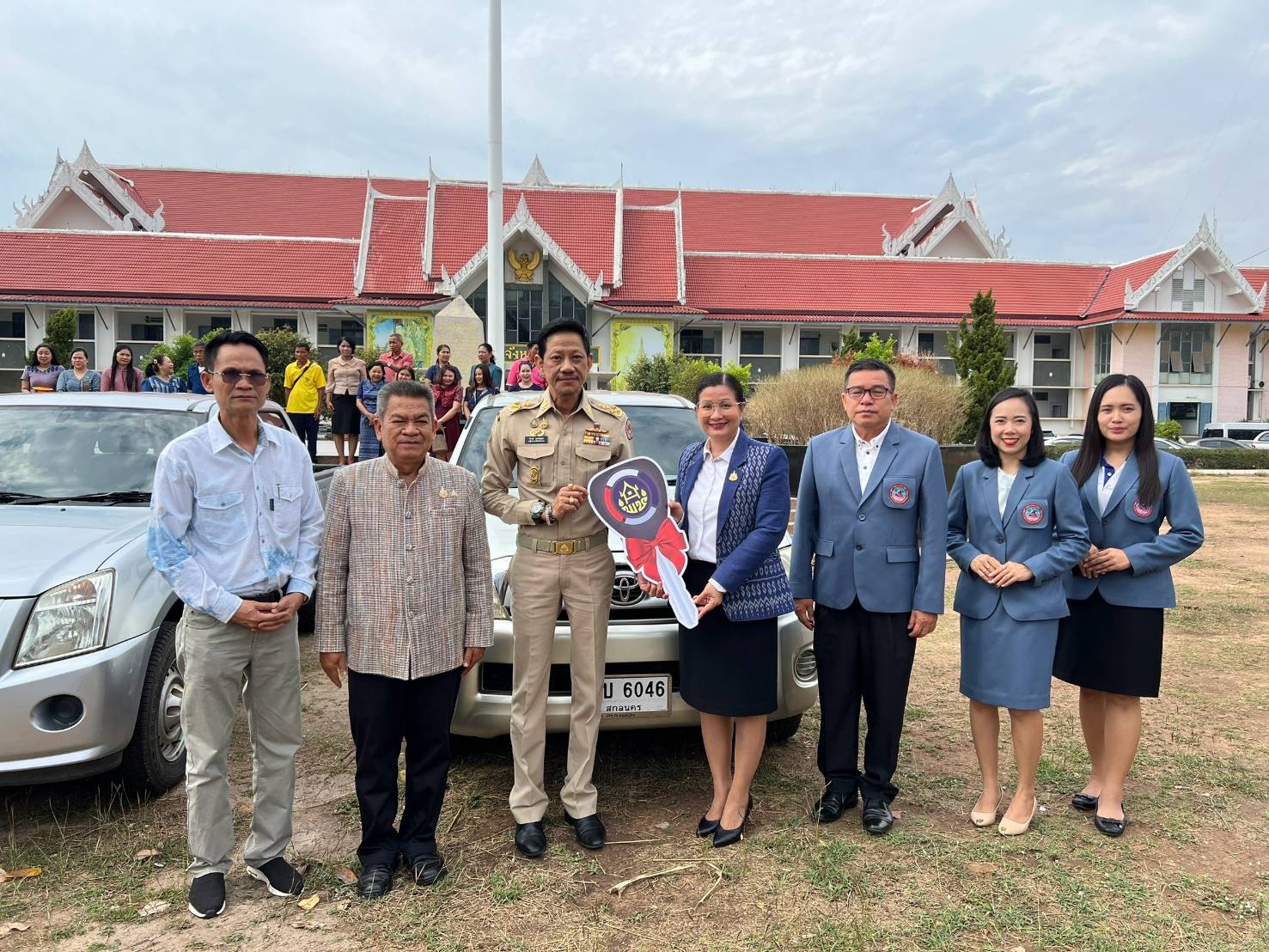 📢จังหวัดสกลนคร:มอบรถยนต์ราชการ เพื่อส่งเสริมและสนับ สนุนการพัฒนาชุมชนให้มีความเข้มแข็งและยั่งยืนแก่หน่วยงานภาคีเครือข่ายการพัฒนา ในเขตพื้นที่จังหวัดสกลนคร