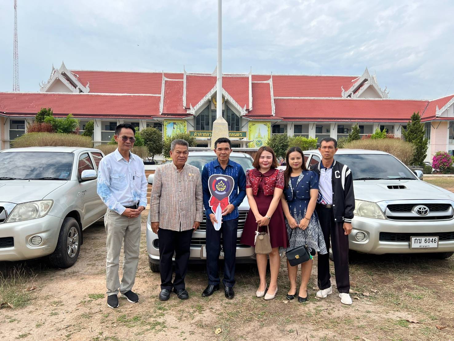 📢จังหวัดสกลนคร:มอบรถยนต์ราชการ เพื่อส่งเสริมและสนับ สนุนการพัฒนาชุมชนให้มีความเข้มแข็งและยั่งยืนแก่หน่วยงานภาคีเครือข่ายการพัฒนา ในเขตพื้นที่จังหวัดสกลนคร