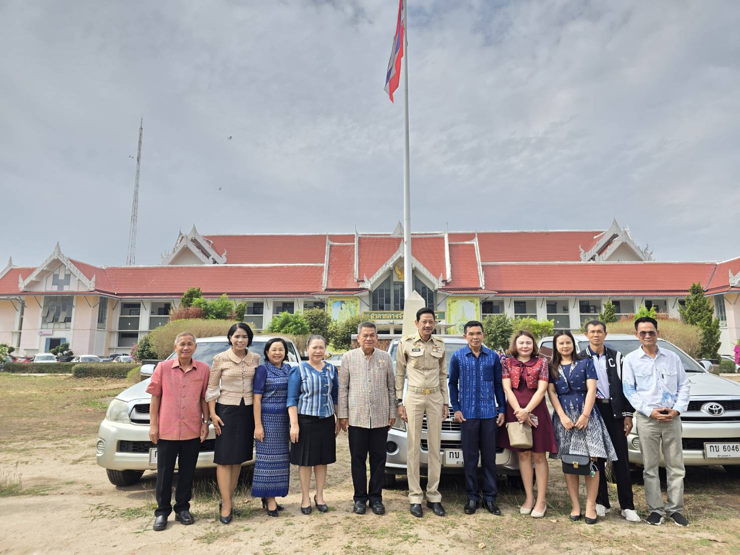 📢จังหวัดสกลนคร:มอบรถยนต์ราชการ เพื่อส่งเสริมและสนับ สนุนการพัฒนาชุมชนให้มีความเข้มแข็งและยั่งยืนแก่หน่วยงานภาคีเครือข่ายการพัฒนา ในเขตพื้นที่จังหวัดสกลนคร