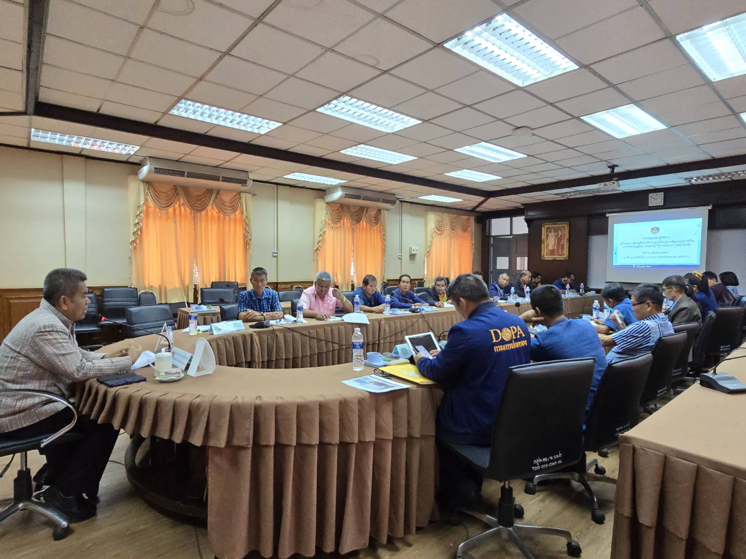 📢 พช.สกลนคร : ประชุมเชิงปฏิบัติการเพื่อสนับสนุนการขับเคลื่อนเครือข่ายศูนย์เรียนรู้การพัฒนาคุณภาพชีวิตตามหลักทฤษฎีใหม่ประยุกต์สู่ “โคก หนอง นา” ระดับจังหวัด ประจำ ปี 2568