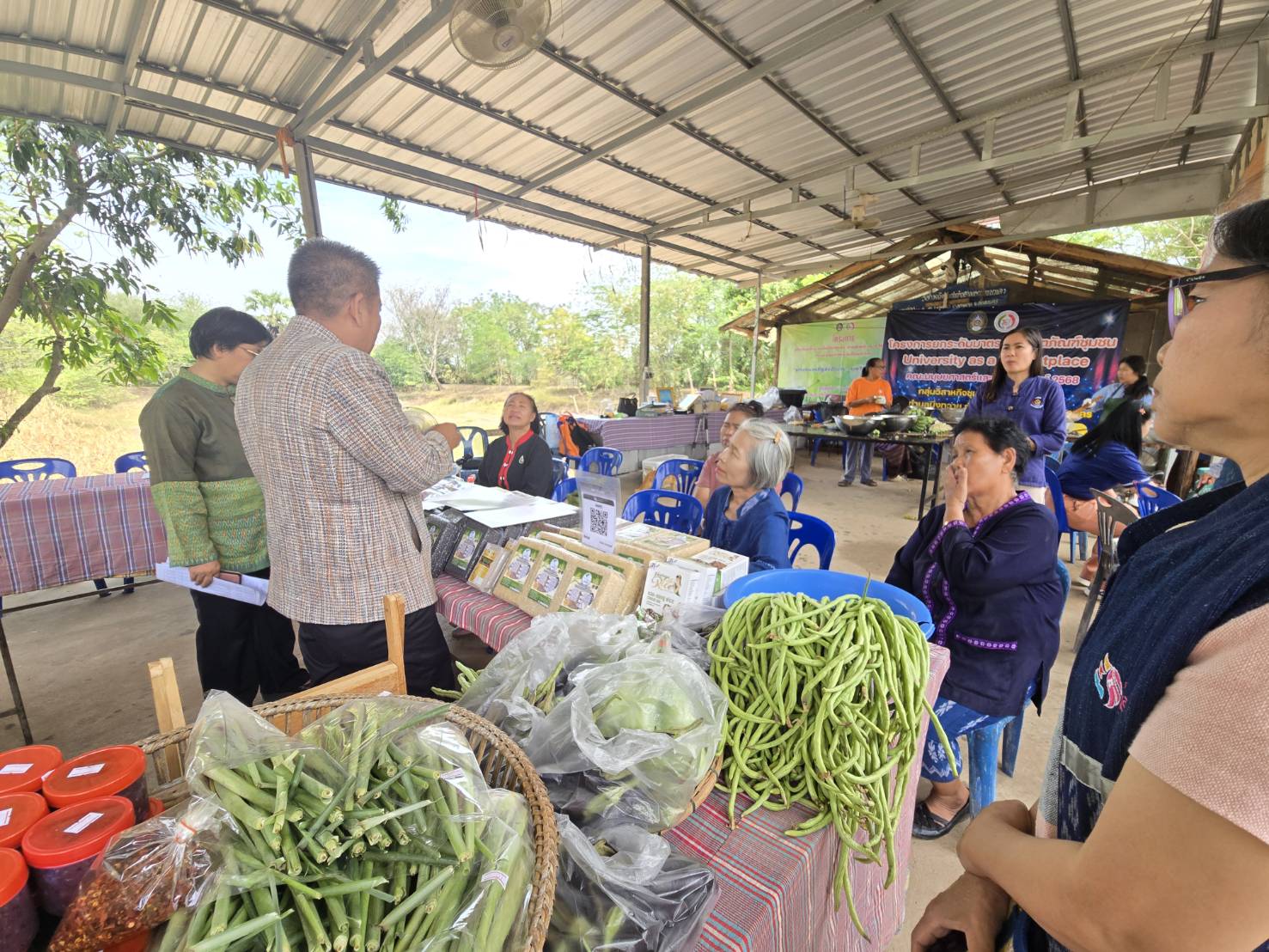 📢พช.สกลนคร : ติดตามและสนับสนุนการดำเนินงานของคณะกรรมการเครือข่าย กลุ่มอาชีพ และผู้ผลิต ผู้ประกอบการ หนึ่งตำบล หนึ่งผลิตภัณฑ์ ตามโครงการพัฒนาศักยภาพเครือข่ายกลุ่มอาชีพ และผู้ผลิต ผู้ประกอบการ หนึ่งตำบล หนึ่งผลิตภัณฑ์ ระดับจังหวัด