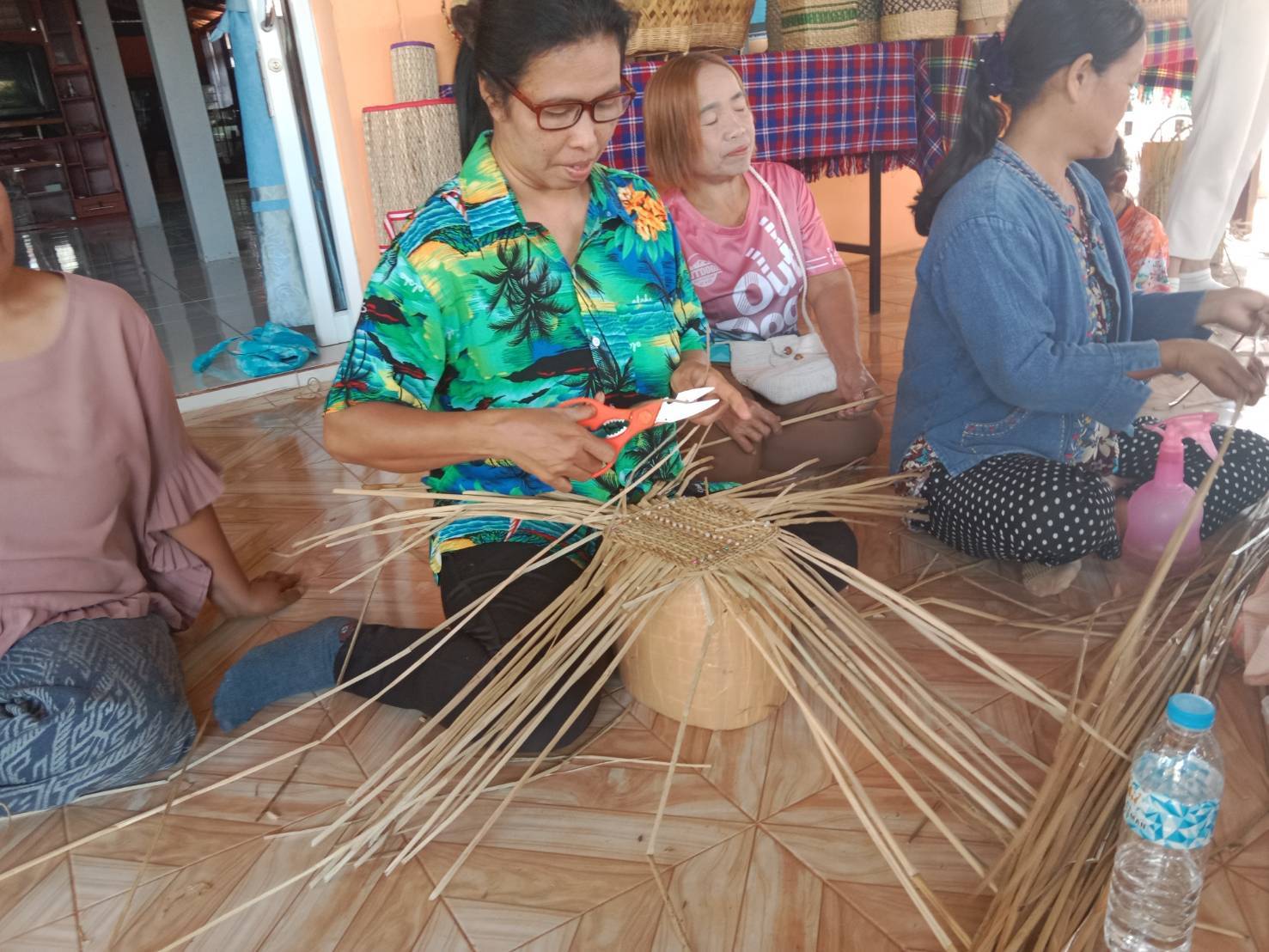 📢พช.สกลนคร ติดตามและสนับสนุนกลุ่ม OTOP เพื่อพัฒนาและยกระดับผลิตภัณฑ์ด้วยเครือข่ายองค์ความรู้ KBO 📢