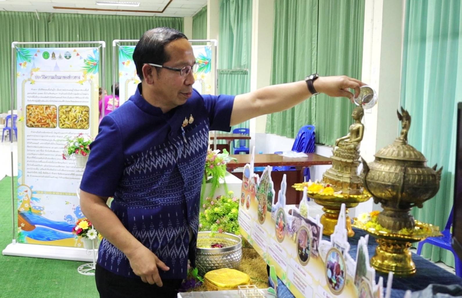 🌊สกลนครพร้อมจัดงานสงกรานต์ “มหาสงกรานต์ ถนนข้าวฮาง ถิ่นไทสกล ละเบ๋อ 68” พบกับอย่างยิ่งใหญ่ของอุโมงค์บุญ อุโมงค์น้ำมนต์ศักดิ์สิทธิ์ 9 วัด 13 – 15 เมษายน 2568 ณ บริเวณลาน ร.5