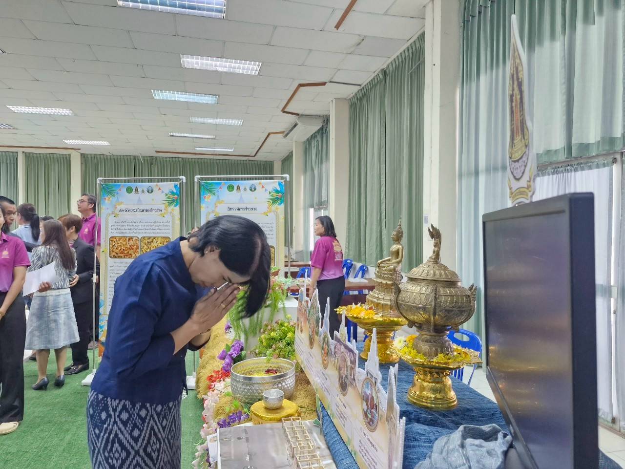 🌊สกลนครพร้อมจัดงานสงกรานต์ “มหาสงกรานต์ ถนนข้าวฮาง ถิ่นไทสกล ละเบ๋อ 68” พบกับอย่างยิ่งใหญ่ของอุโมงค์บุญ อุโมงค์น้ำมนต์ศักดิ์สิทธิ์ 9 วัด 13 – 15 เมษายน 2568 ณ บริเวณลาน ร.5