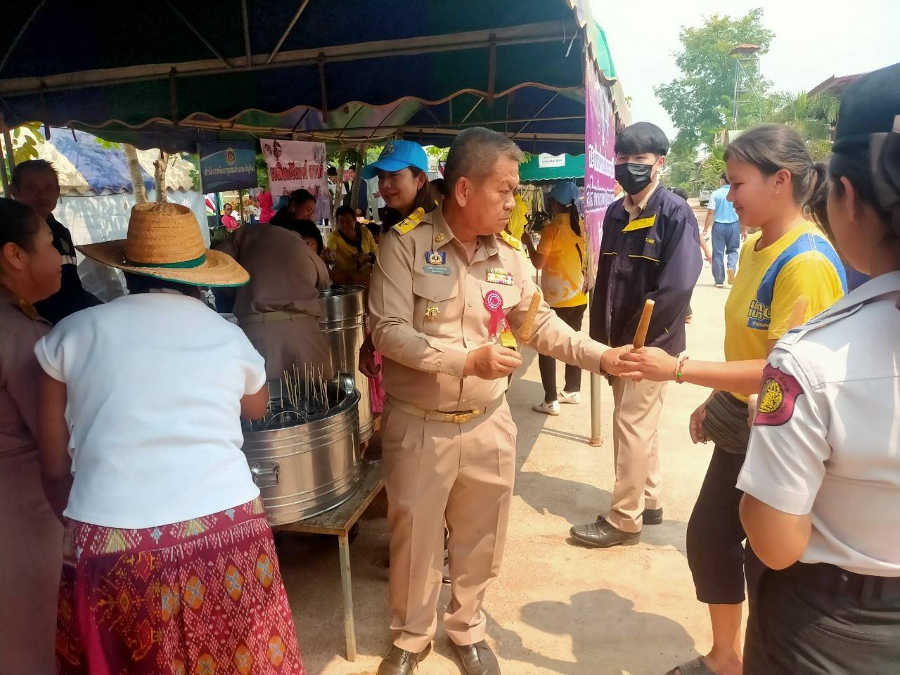 📢จังหวัดสกลนคร :ออกหน่วยจังหวัดเคลื่อนที่ เพื่อบำบัดทุกข์ บำรุงสุขและสร้างรอยยิ้มให้ประชาชนในเขตพื้นที่จังหวัดสกลนคร