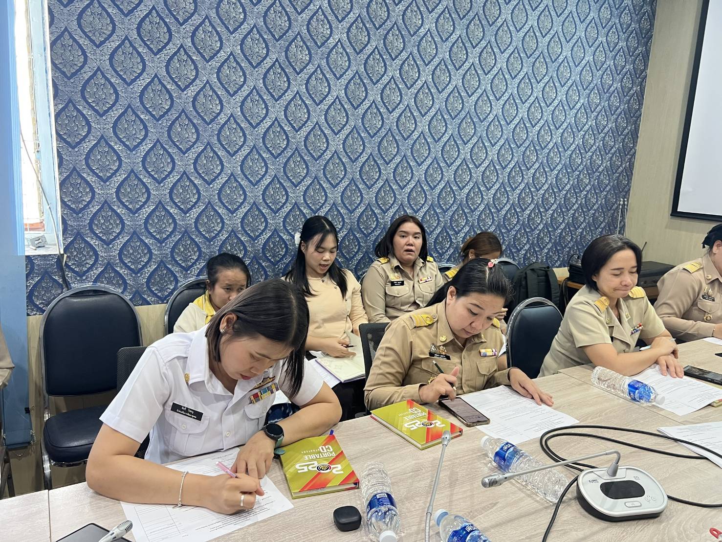 🏘พช.สกลนคร : ประชุมเตรียมความพร้อมจัดพิธีทอดผ้าป่าสมทบกองทุนพัฒนาเด็กชนบท ในพระราชูปถัมภ์สมเด็จพระเทพรัตนราชสุดา ฯ สยามบรมราชกุมารี วันอังคารที่ 1 เมษายน 2568 ณ วัดพระธาตุเชิงชุมวรวิหาร อำเภอเมืองสกลนคร จังหวัดสกลนคร