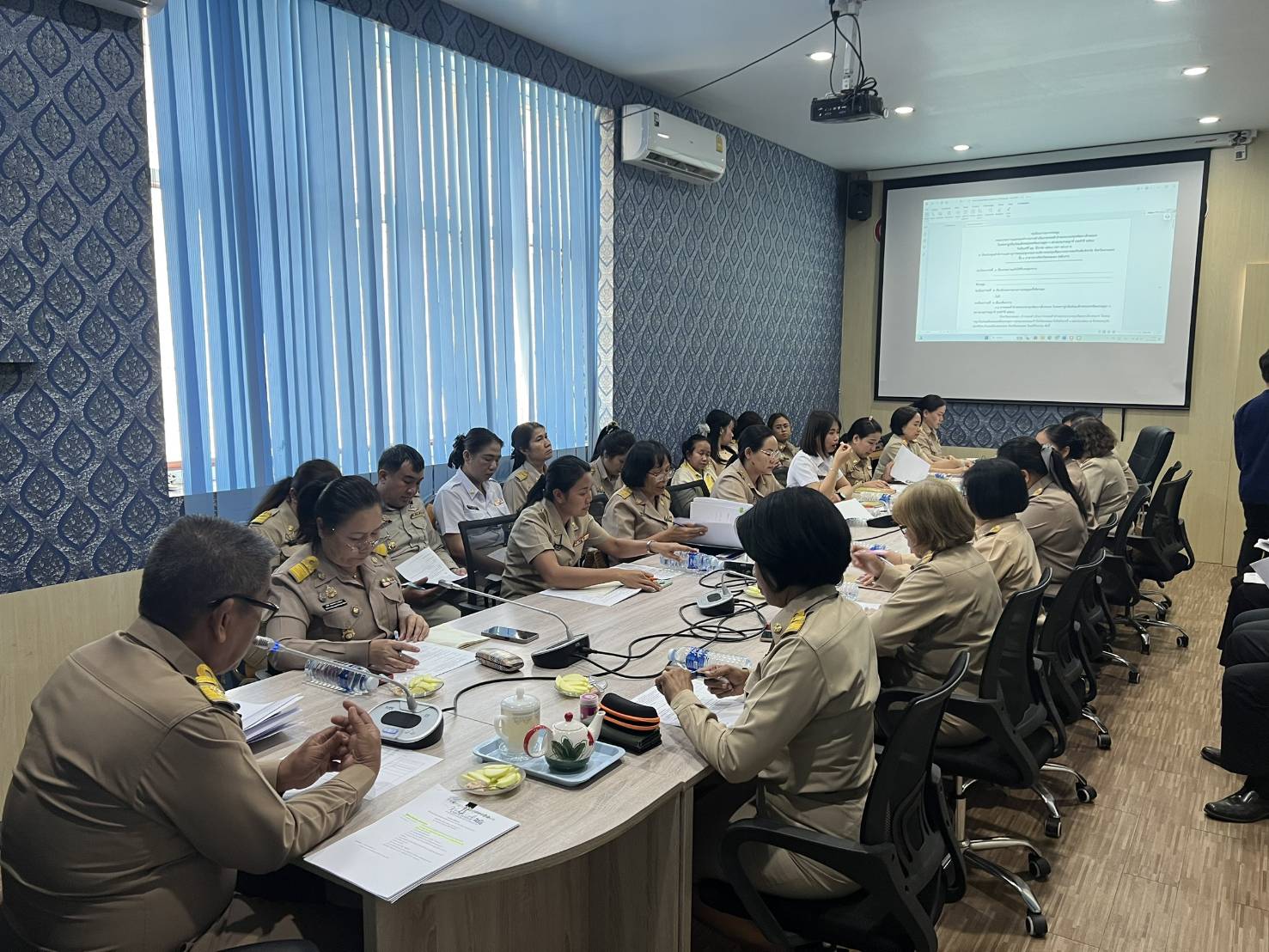 🏘พช.สกลนคร : ประชุมเตรียมความพร้อมจัดพิธีทอดผ้าป่าสมทบกองทุนพัฒนาเด็กชนบท ในพระราชูปถัมภ์สมเด็จพระเทพรัตนราชสุดา ฯ สยามบรมราชกุมารี วันอังคารที่ 1 เมษายน 2568 ณ วัดพระธาตุเชิงชุมวรวิหาร อำเภอเมืองสกลนคร จังหวัดสกลนคร