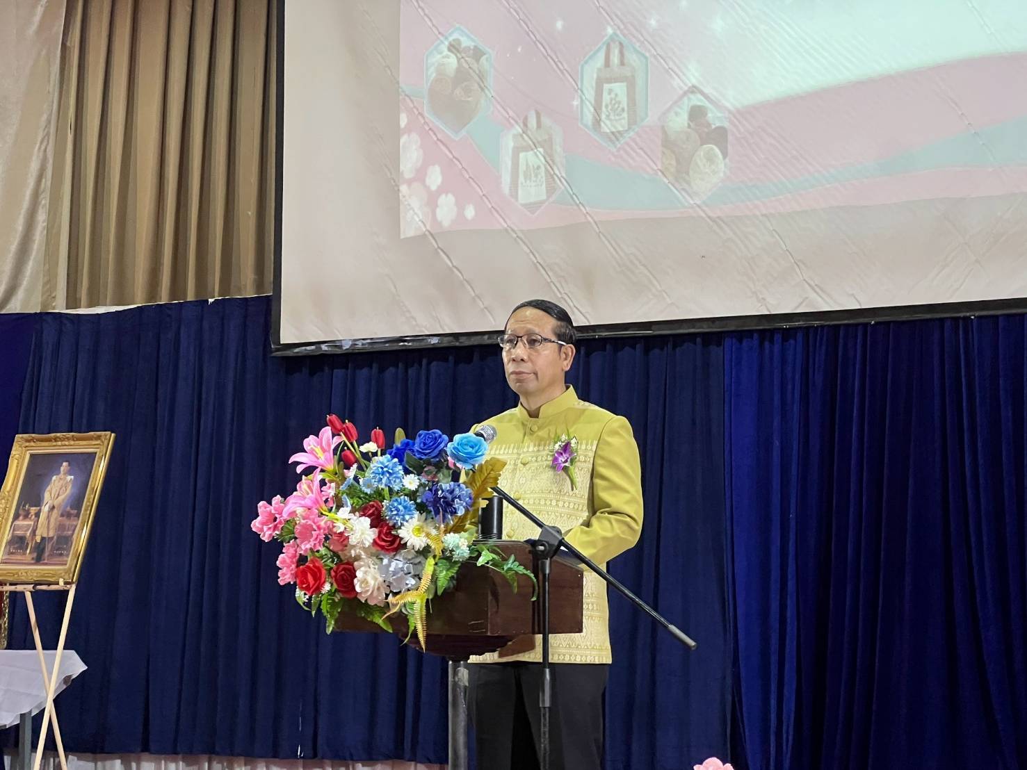🌈จังหวัดสกลนคร : จัดกิจกรรมวันสตรีสากล ภายใต้ “โครงการฝึกอบรมปฏิบัติการเพื่อพัฒนาศักยภาพสตรี ด้านการส่งเสริมบุคลิกภาพและเพิ่มช่องทางการสร้างรายได้” ส่งเสริมการมีส่วนร่วม และพัฒนาศักยภาพขององค์กรสตรีทุกระดับ