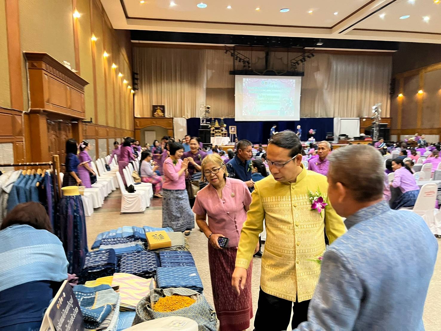🌈จังหวัดสกลนคร : จัดกิจกรรมวันสตรีสากล ภายใต้ “โครงการฝึกอบรมปฏิบัติการเพื่อพัฒนาศักยภาพสตรี ด้านการส่งเสริมบุคลิกภาพและเพิ่มช่องทางการสร้างรายได้” ส่งเสริมการมีส่วนร่วม และพัฒนาศักยภาพขององค์กรสตรีทุกระดับ