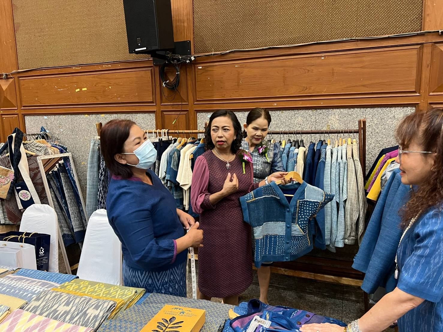 🌈จังหวัดสกลนคร : จัดกิจกรรมวันสตรีสากล ภายใต้ “โครงการฝึกอบรมปฏิบัติการเพื่อพัฒนาศักยภาพสตรี ด้านการส่งเสริมบุคลิกภาพและเพิ่มช่องทางการสร้างรายได้” ส่งเสริมการมีส่วนร่วม และพัฒนาศักยภาพขององค์กรสตรีทุกระดับ