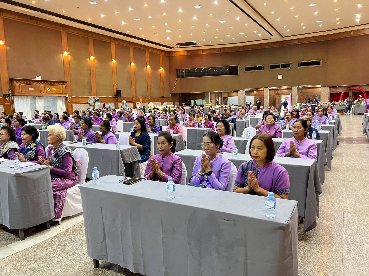 🌈จังหวัดสกลนคร : จัดกิจกรรมวันสตรีสากล ภายใต้ “โครงการฝึกอบรมปฏิบัติการเพื่อพัฒนาศักยภาพสตรี ด้านการส่งเสริมบุคลิกภาพและเพิ่มช่องทางการสร้างรายได้” ส่งเสริมการมีส่วนร่วม และพัฒนาศักยภาพขององค์กรสตรีทุกระดับ
