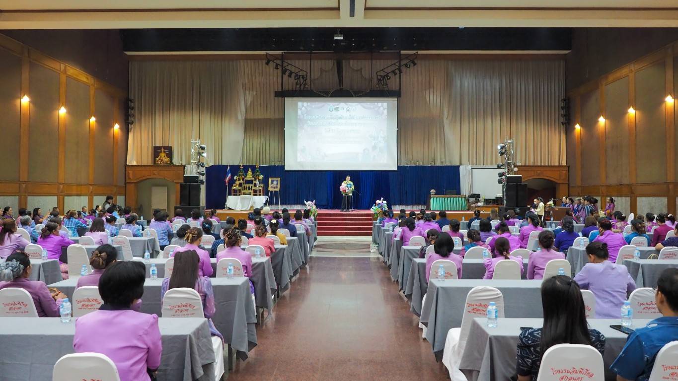 🌈จังหวัดสกลนคร : จัดกิจกรรมวันสตรีสากล ภายใต้ “โครงการฝึกอบรมปฏิบัติการเพื่อพัฒนาศักยภาพสตรี ด้านการส่งเสริมบุคลิกภาพและเพิ่มช่องทางการสร้างรายได้” ส่งเสริมการมีส่วนร่วม และพัฒนาศักยภาพขององค์กรสตรีทุกระดับ