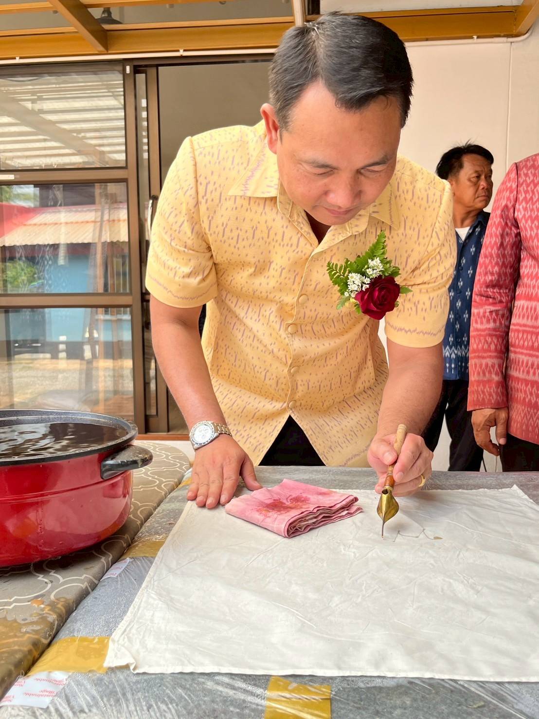 จังหวัดสกลนคร :ส่งเสริมการท่องเที่ยวเชิงสร้างสรรค์ ส่งเสริมการเรียนรู้ที่นักท่องเที่ยวลงมือปฏิบัติ (D-Hope) และจัดนิทรรศการโปรแกรมของผู้ประกอบการชุมชน (Champ)