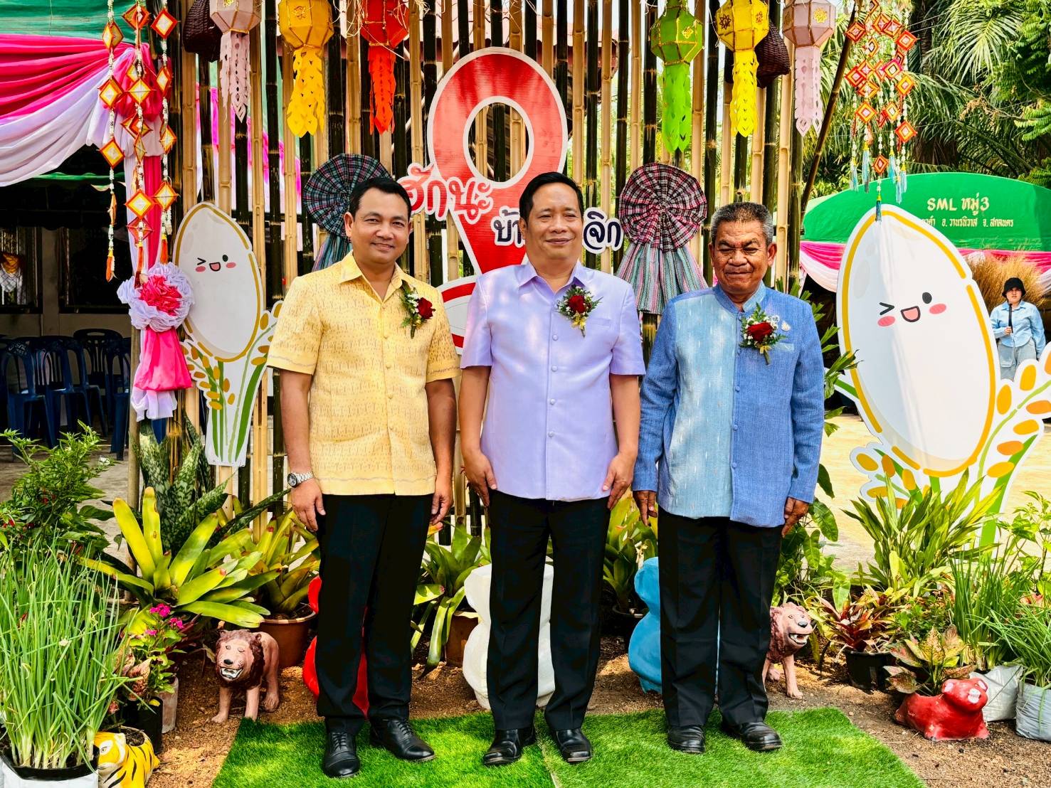 จังหวัดสกลนคร :ส่งเสริมการท่องเที่ยวเชิงสร้างสรรค์ ส่งเสริมการเรียนรู้ที่นักท่องเที่ยวลงมือปฏิบัติ (D-Hope) และจัดนิทรรศการโปรแกรมของผู้ประกอบการชุมชน (Champ)